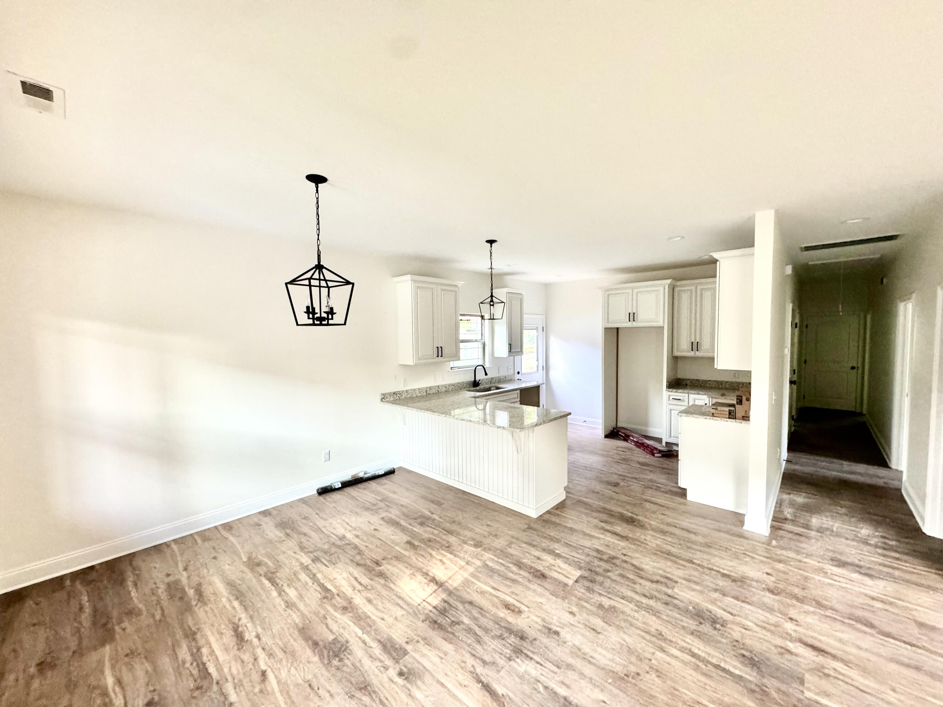 406 Hall Street Property Photo 3