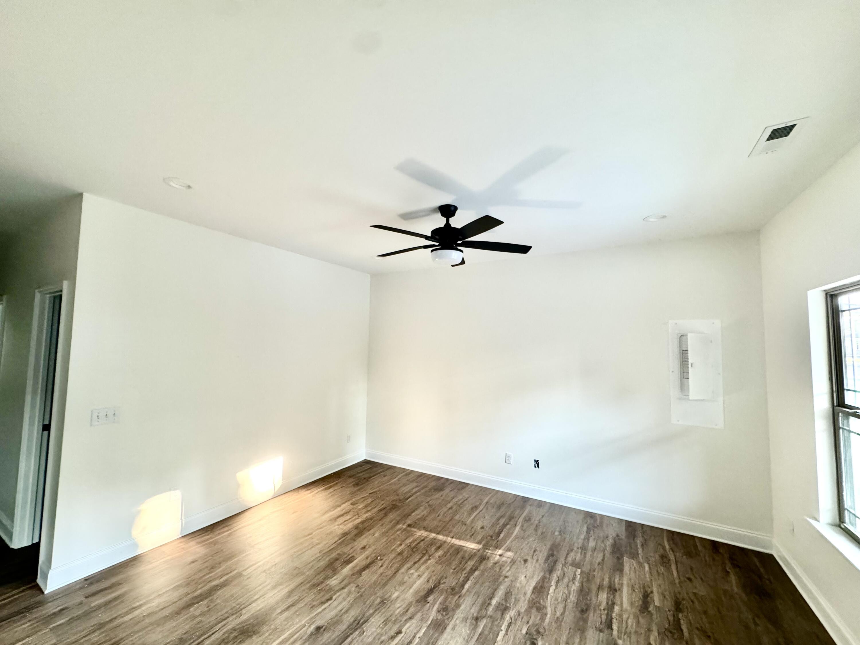 406 Hall Street Property Photo 5