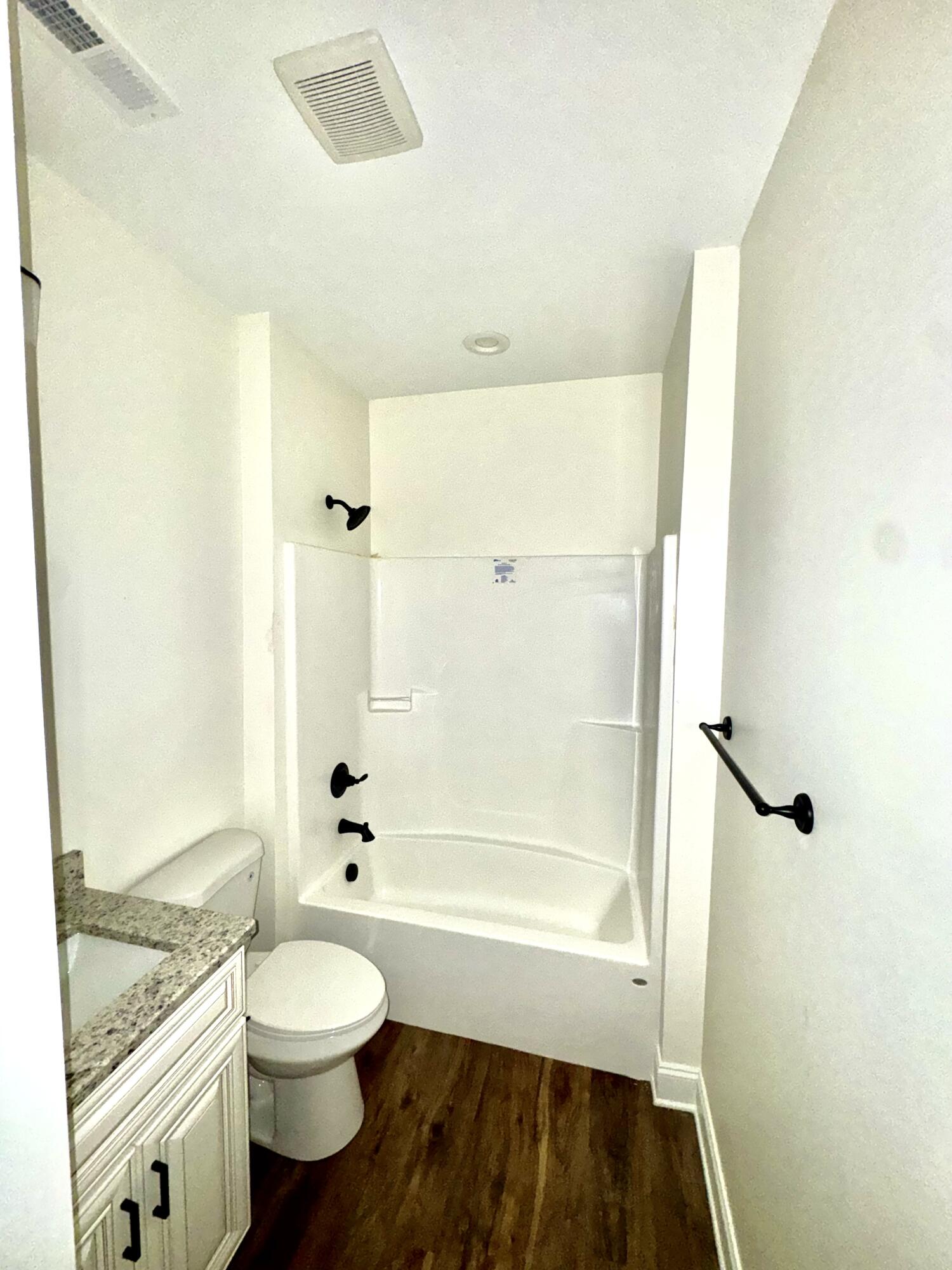 406 Hall Street Property Photo 6