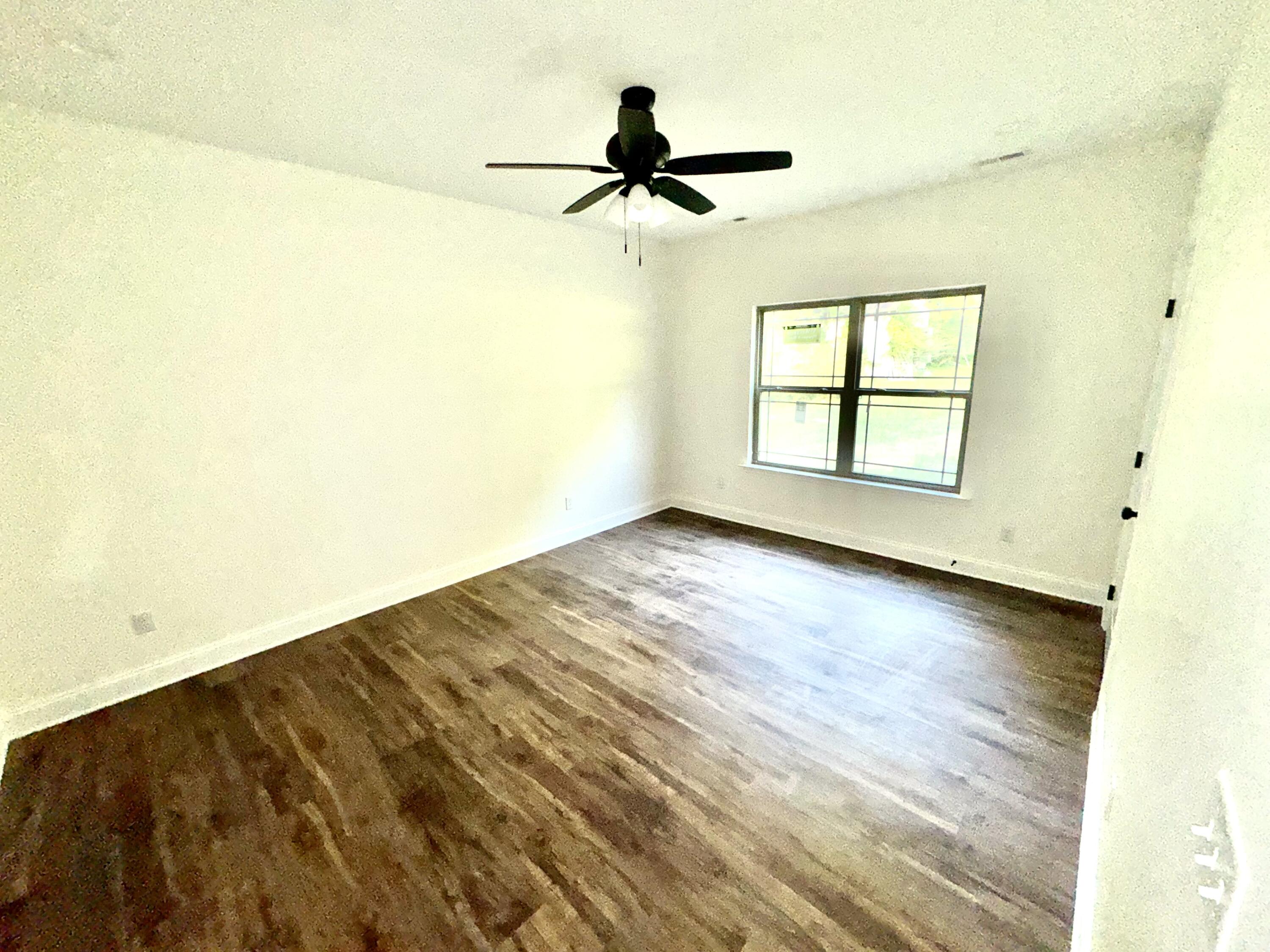 406 Hall Street Property Photo 7