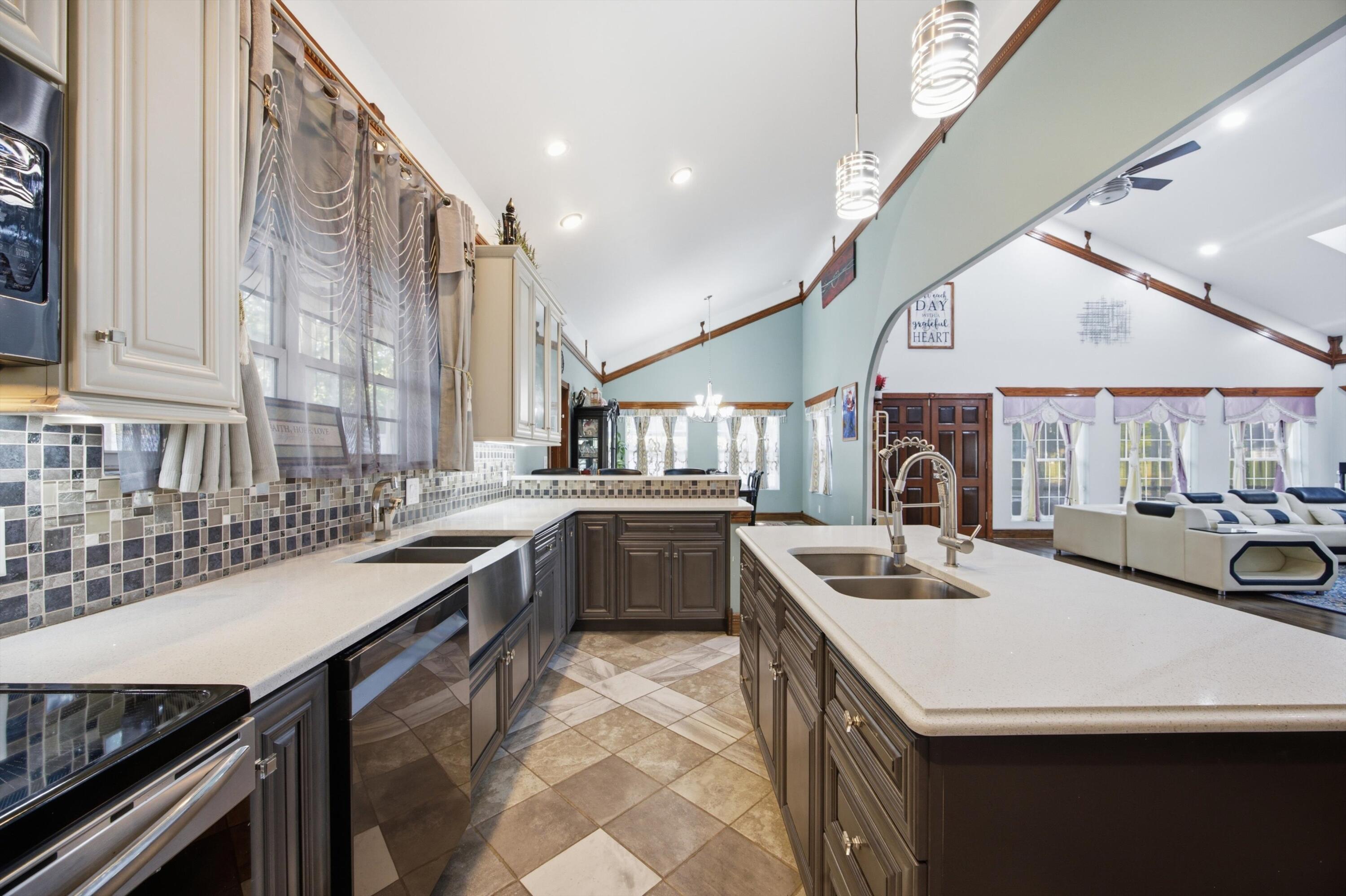 1541791 Property Photo 14