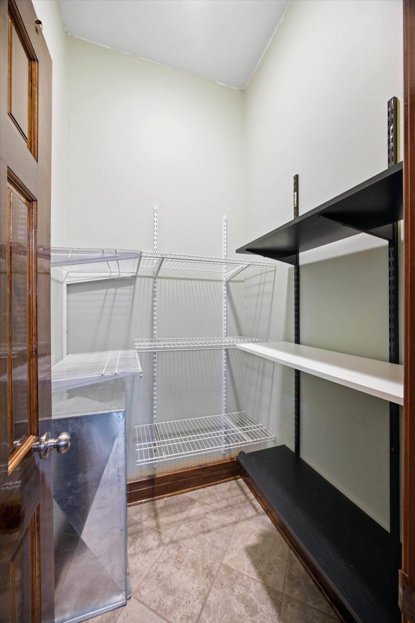 1541791 Property Photo 18