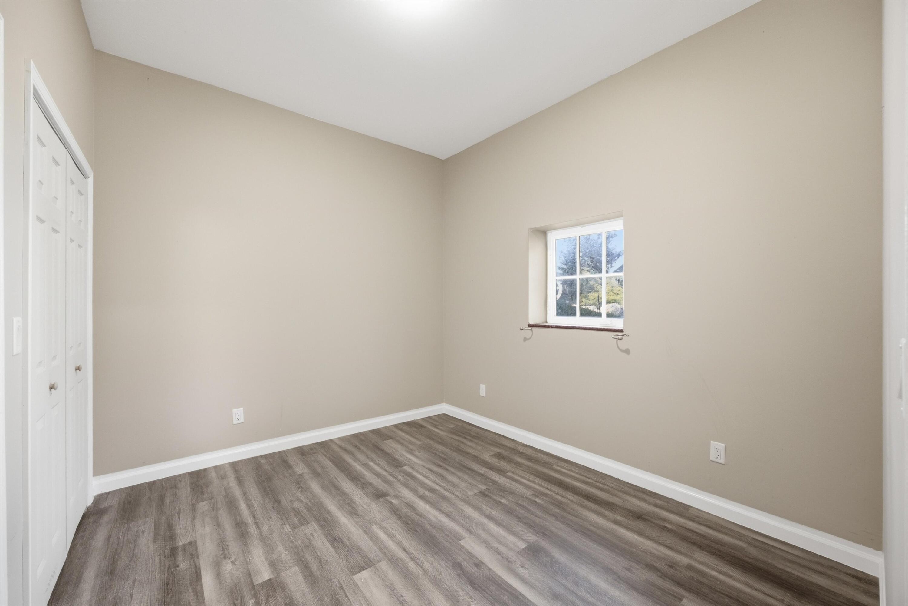 1541791 Property Photo 37
