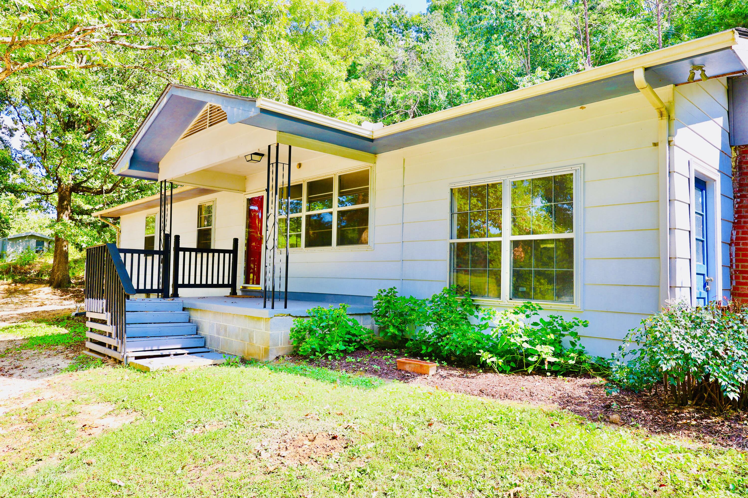 697 Newt Johnson Road Property Photo 1