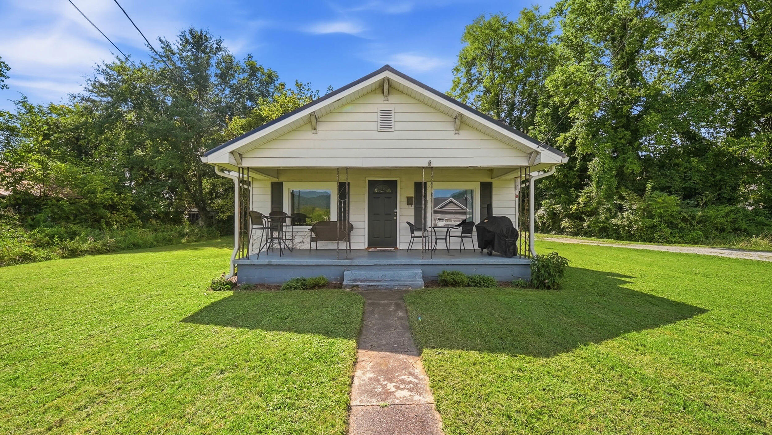 377 California Avenue Property Photo 1