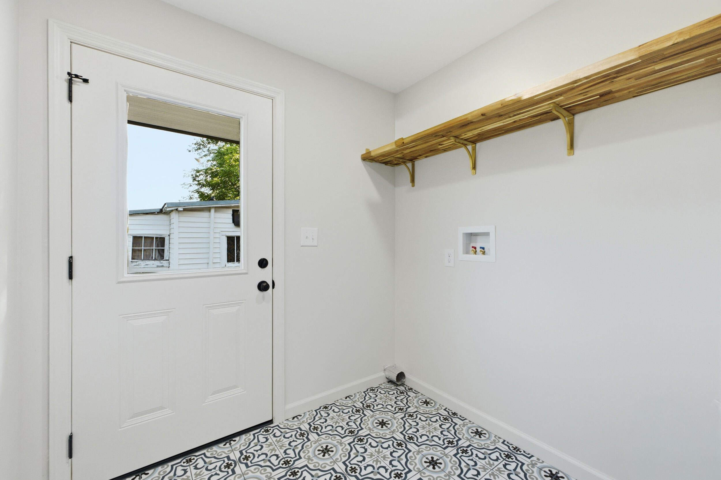 5709 High Street Property Photo 12