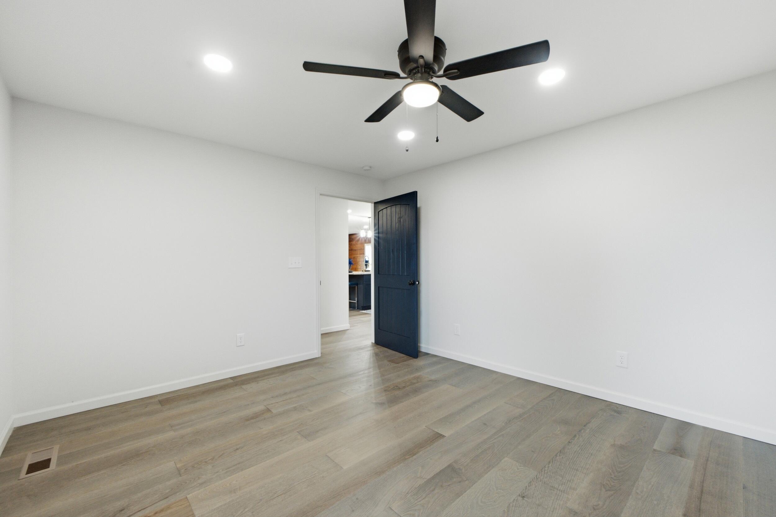 5709 High Street Property Photo 14