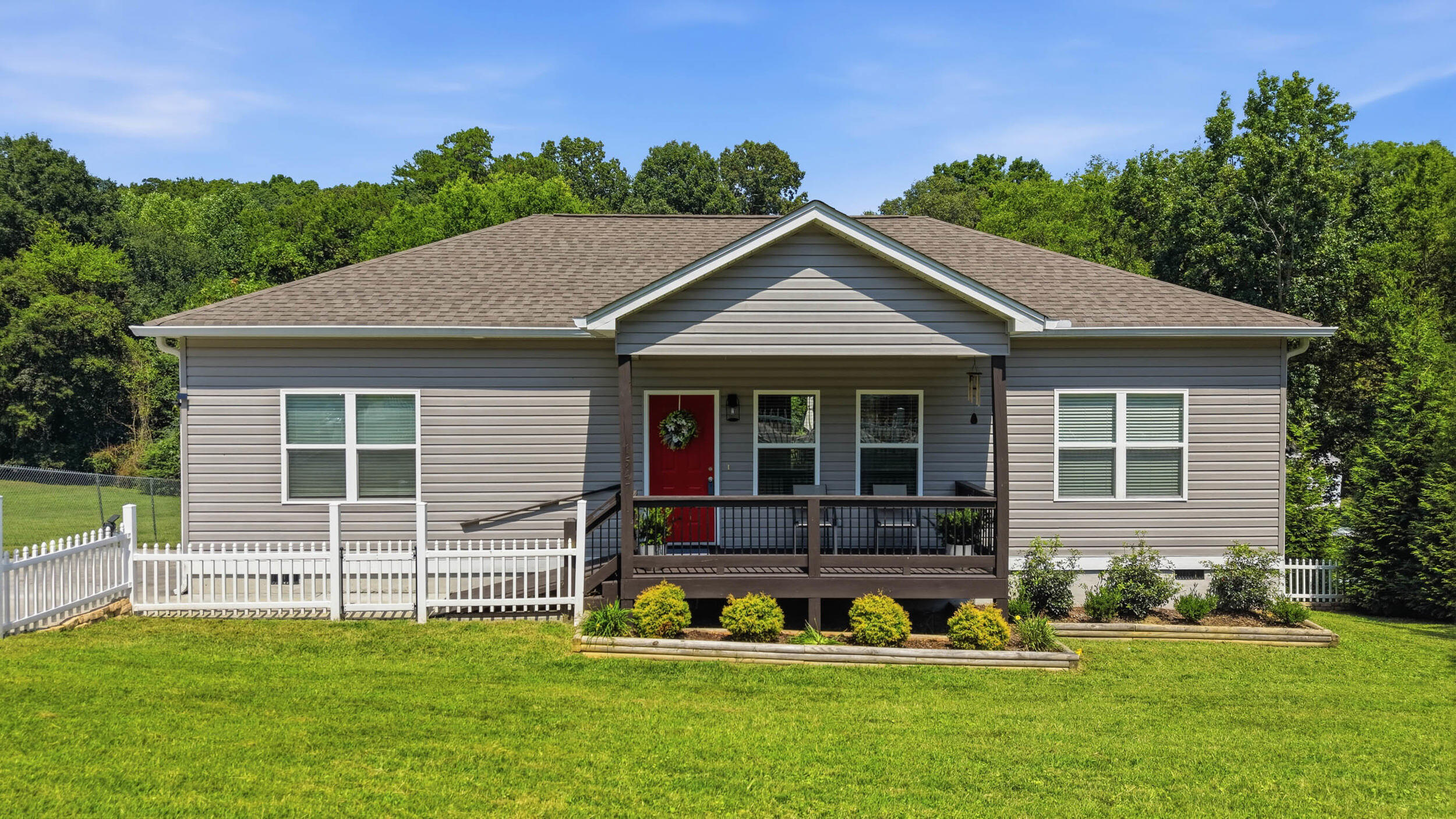 1547 Dallas Lake Road Property Photo 1