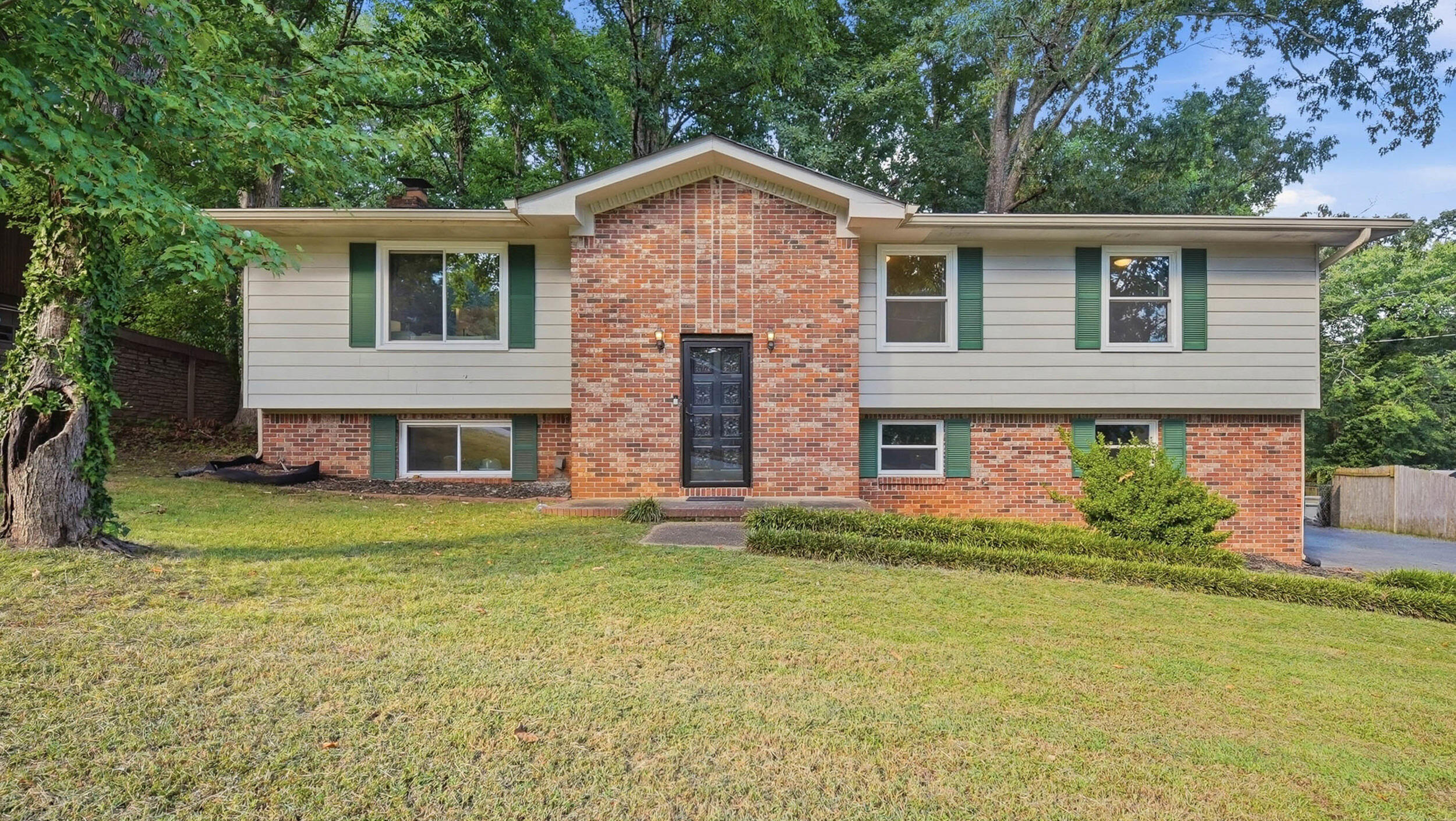 809 N Valleywood Circle Property Photo 2