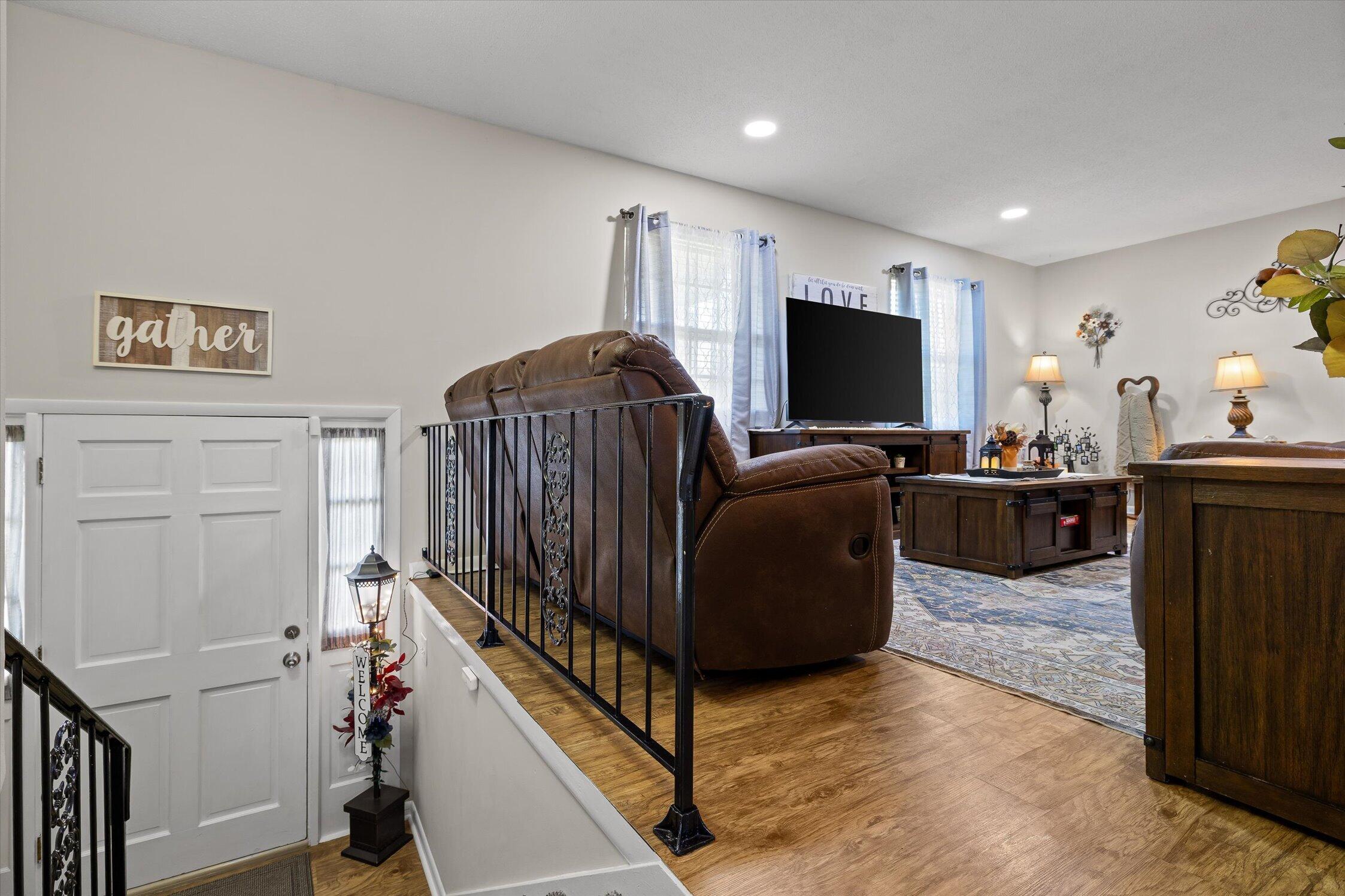 8168 Pinecrest Drive Property Photo 5