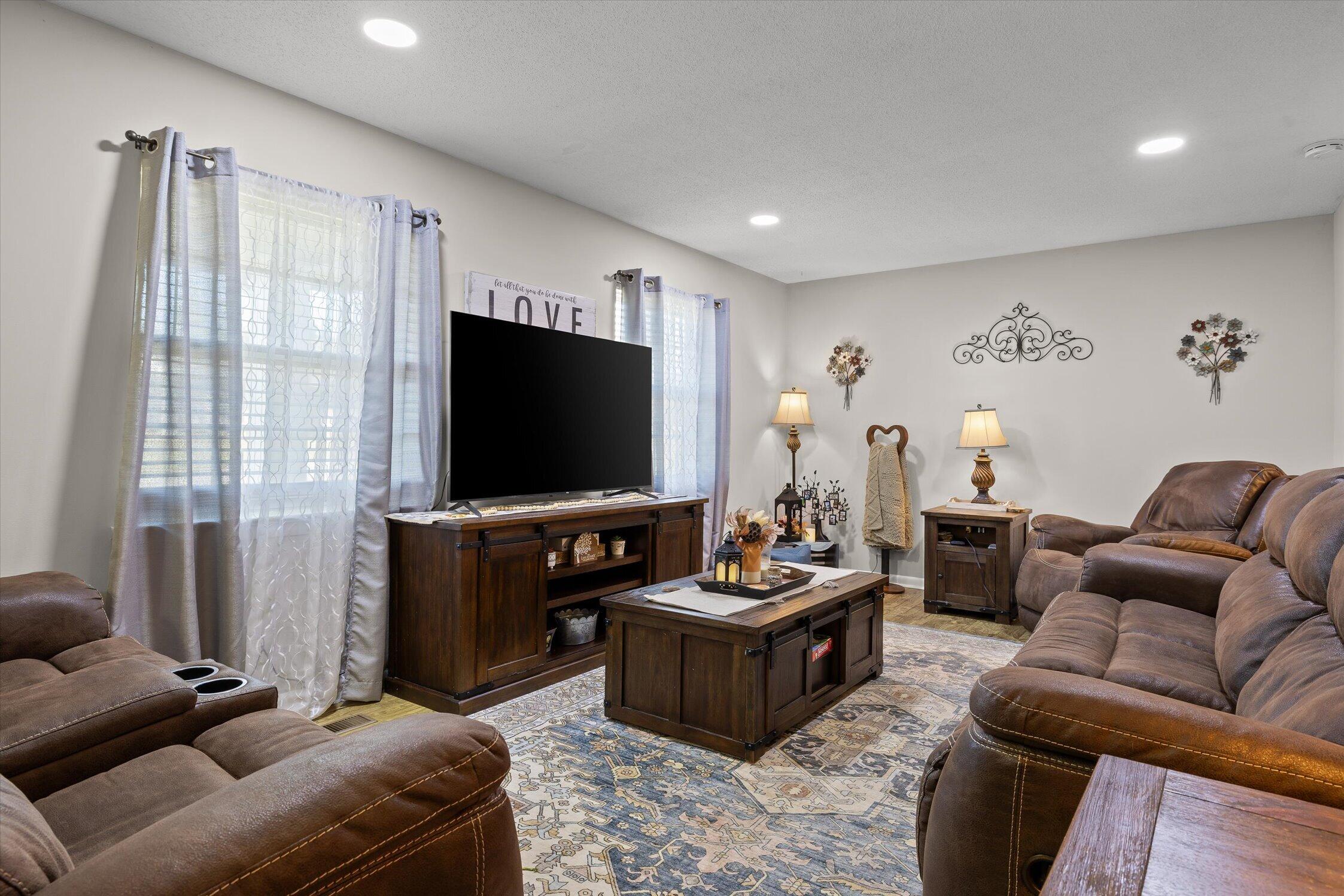 8168 Pinecrest Drive Property Photo 6
