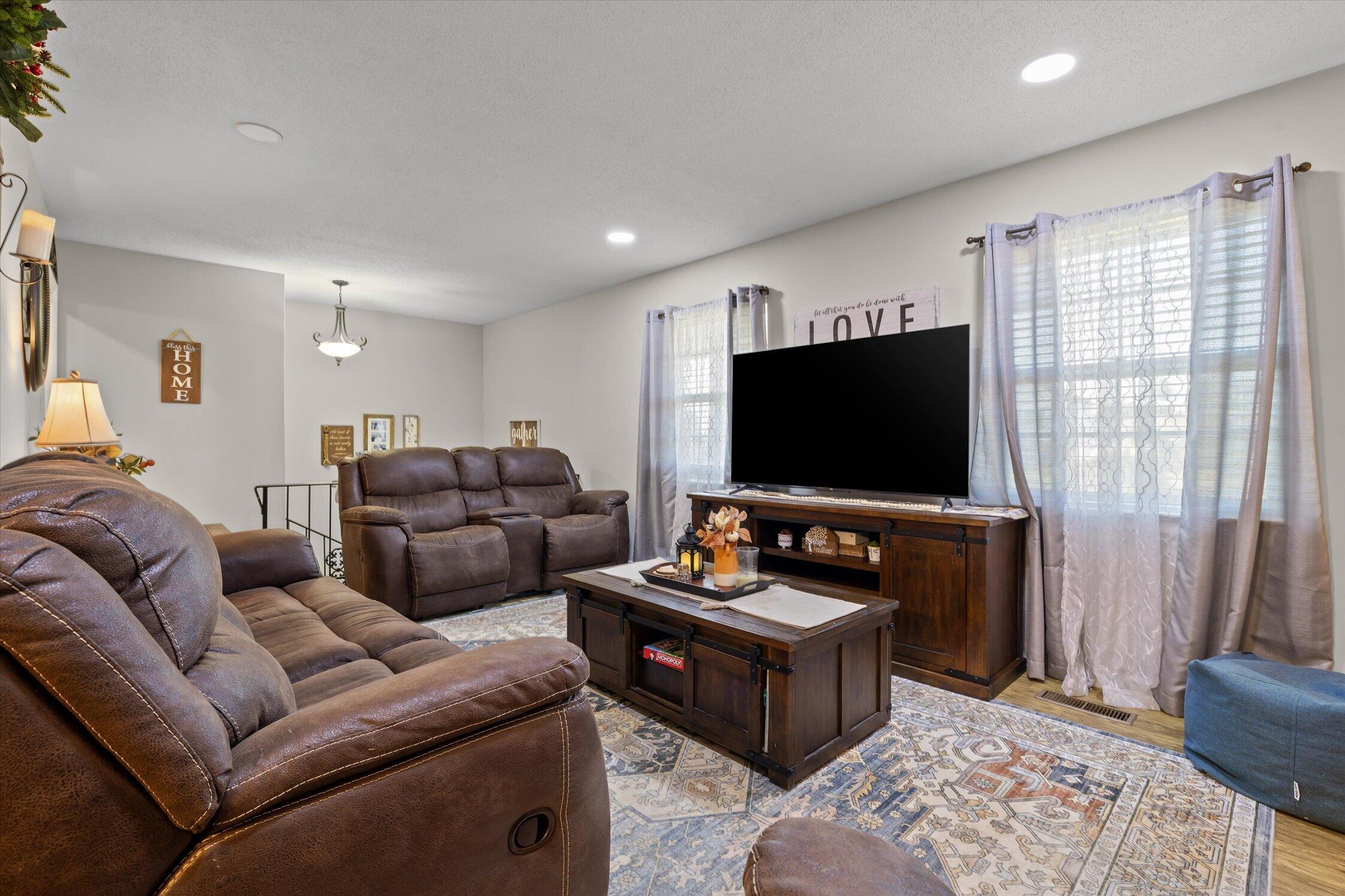 8168 Pinecrest Drive Property Photo 8