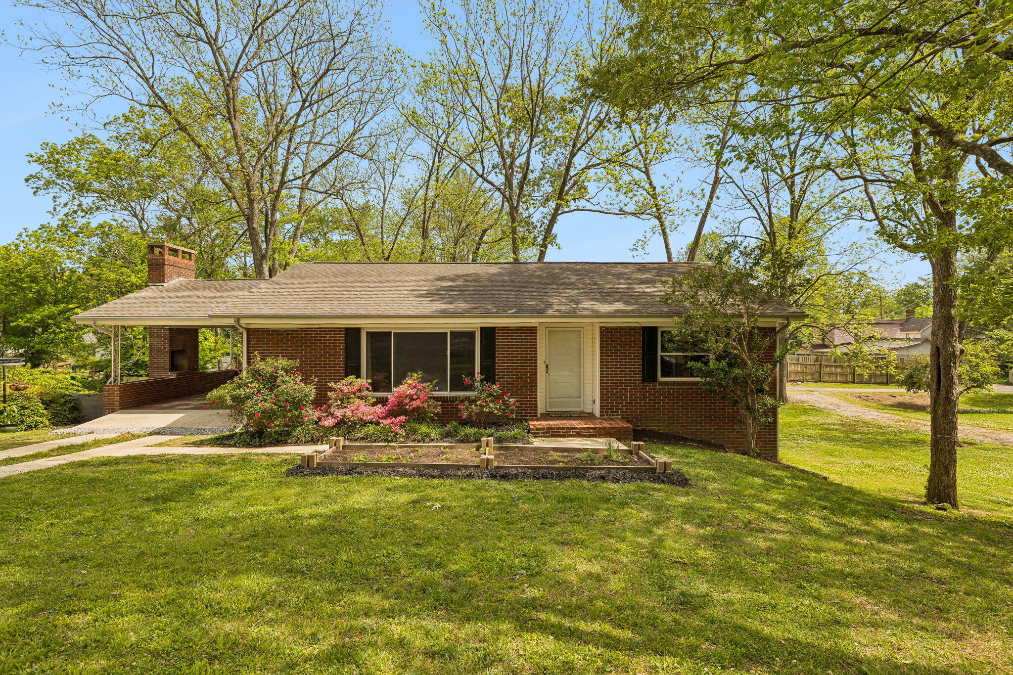 411 Pine Avenue Property Photo 1