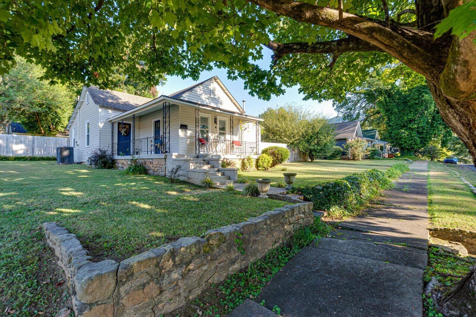 318 Locust Avenue Property Photo 1
