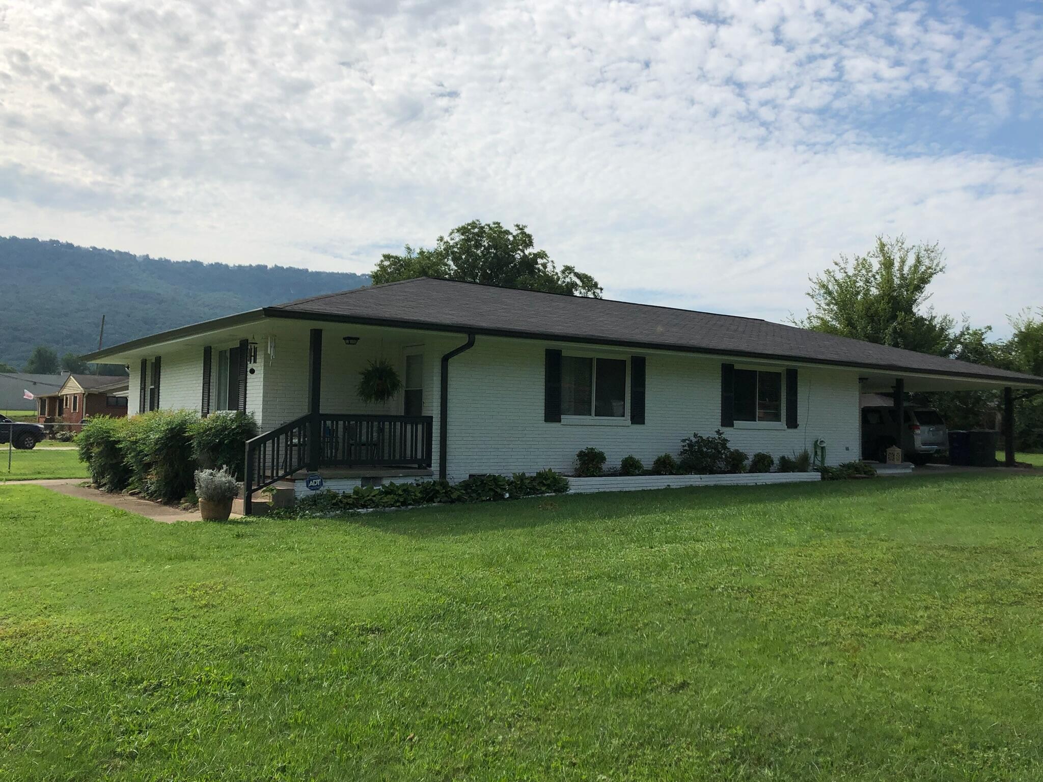 110 N Moss Avenue Property Photo 1