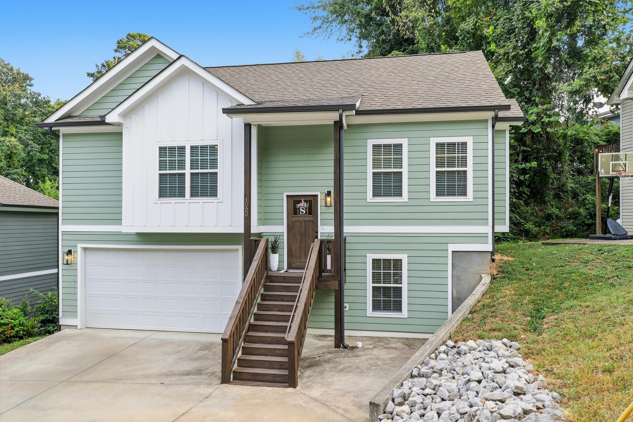 1020 Fernway Road Property Photo 1