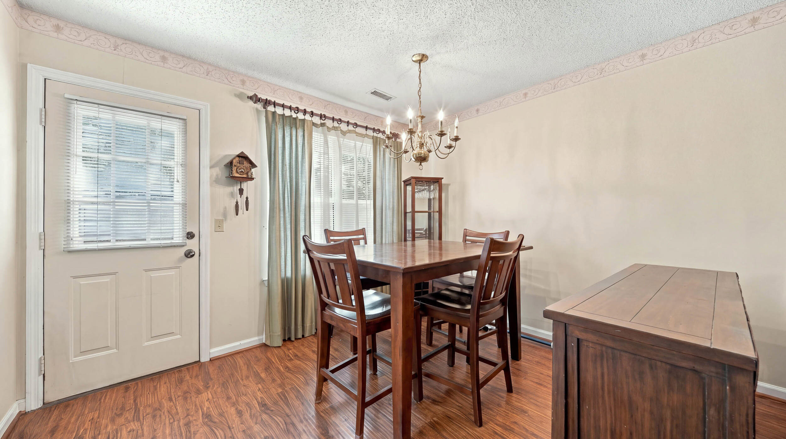 1233 Lenny Lane Property Photo 9