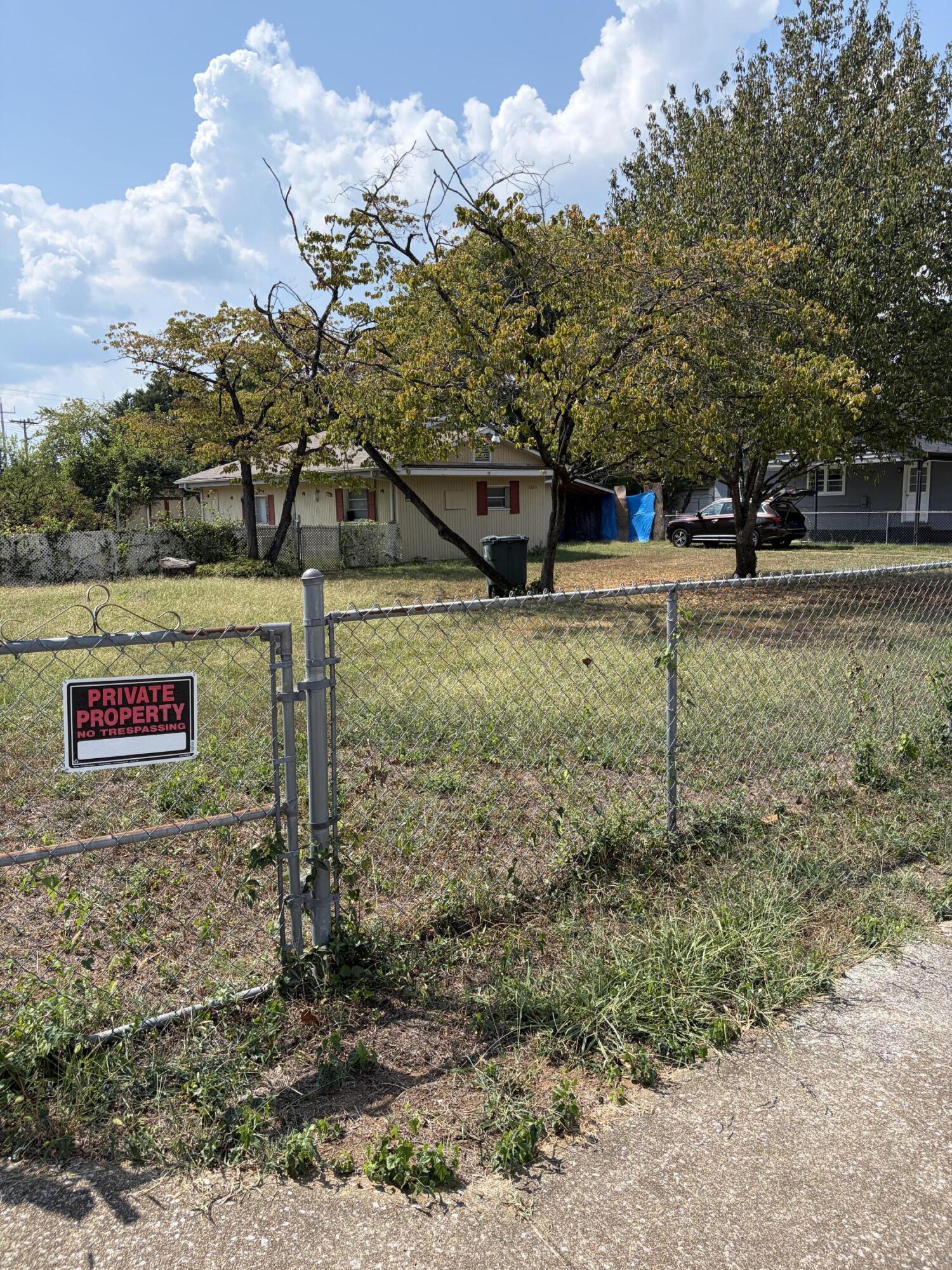 1824 E 27th Street Property Photo 2