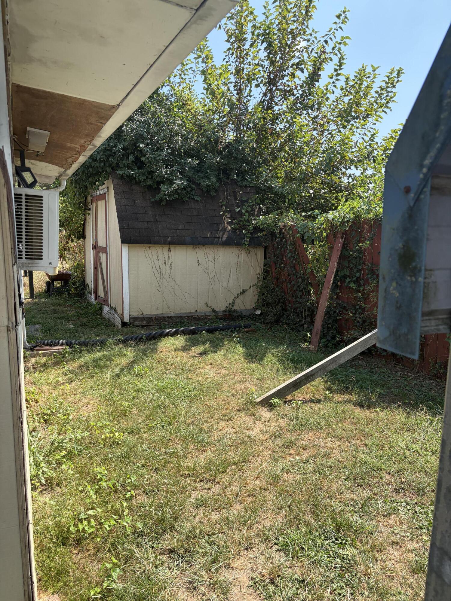 1824 E 27th Street Property Photo 7