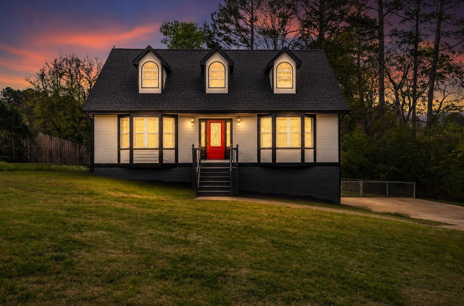 262 Crestwood Drive Property Photo 1