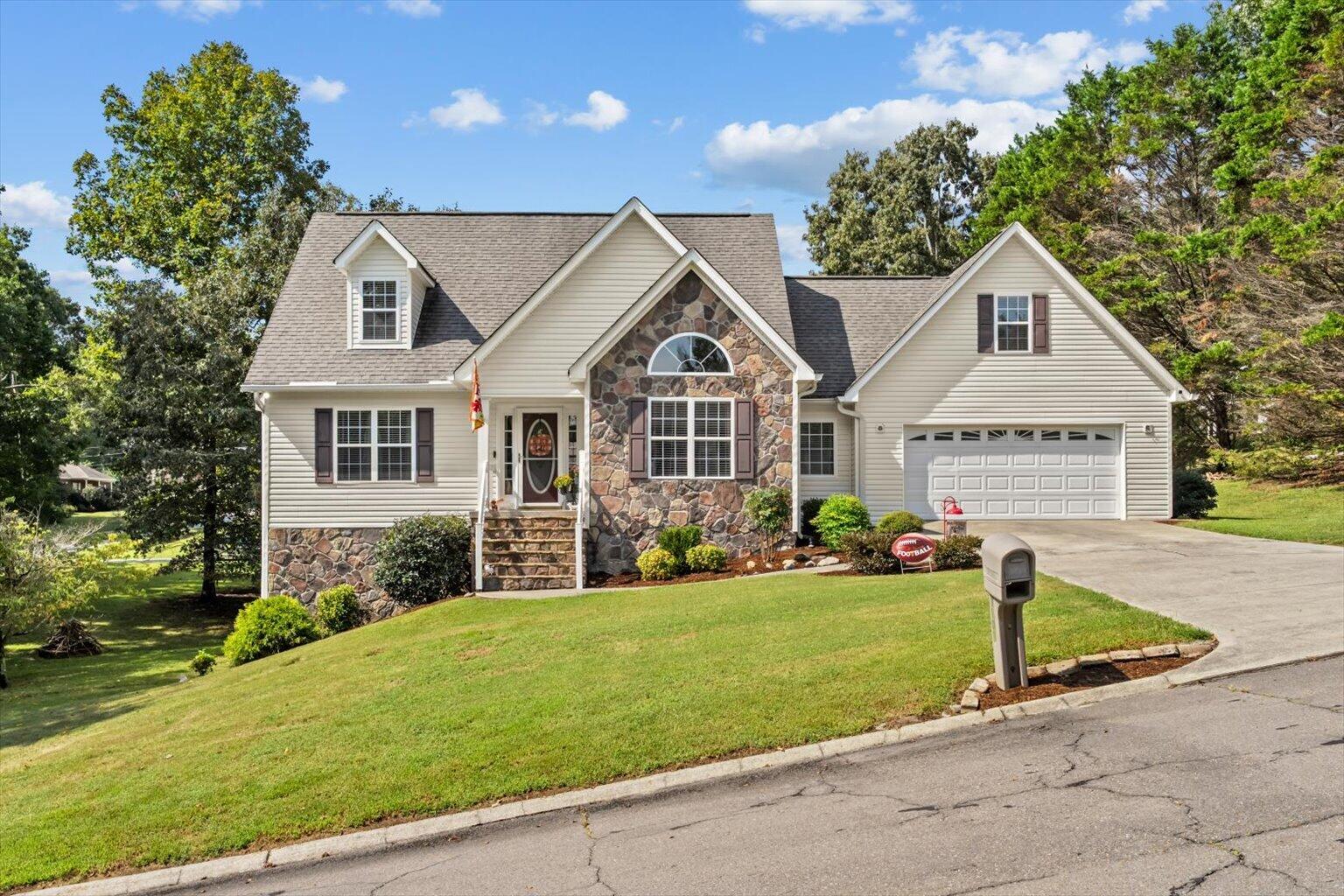 3101 Farm View Court Property Photo 1