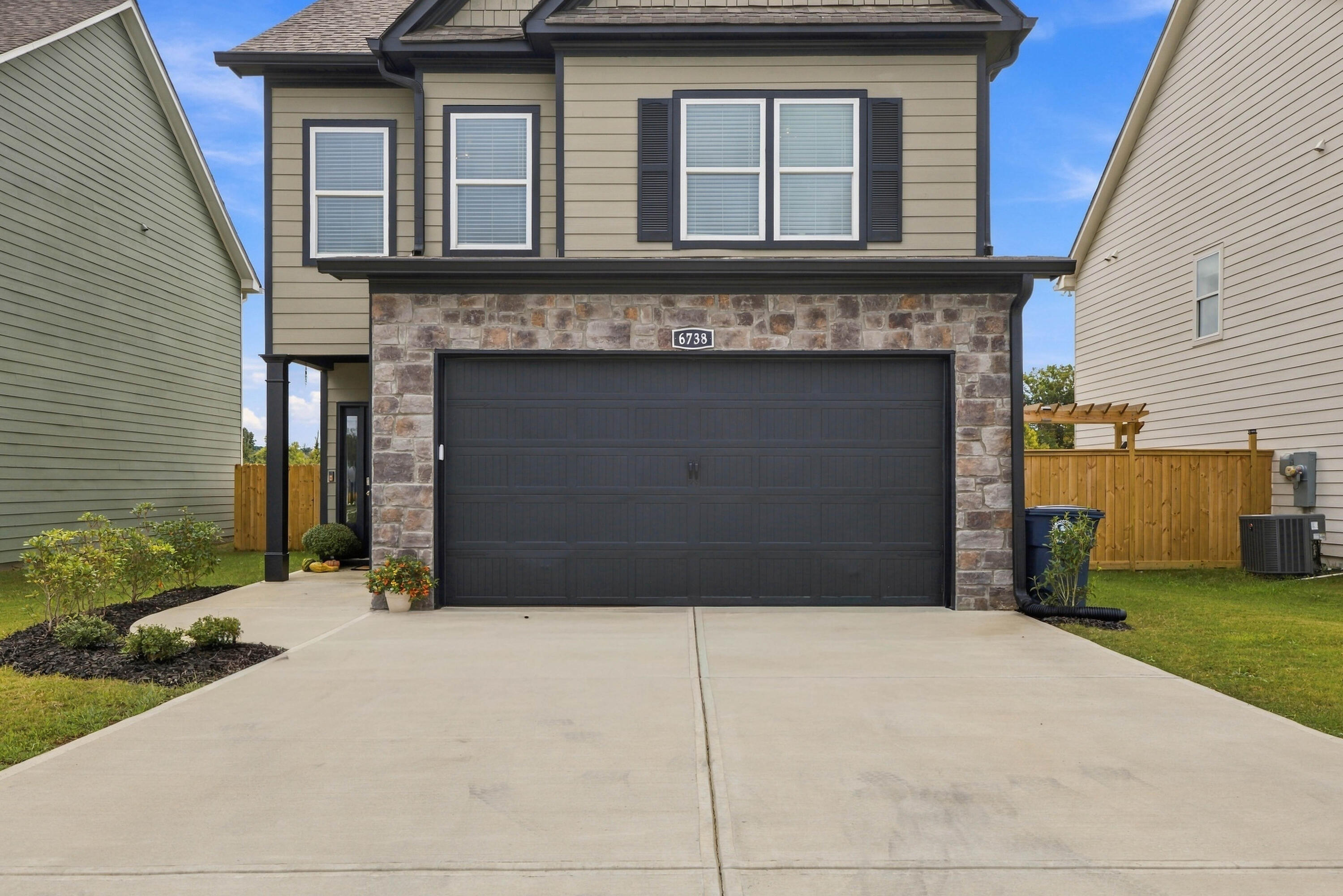 6738 Dharma Loop Property Photo 2