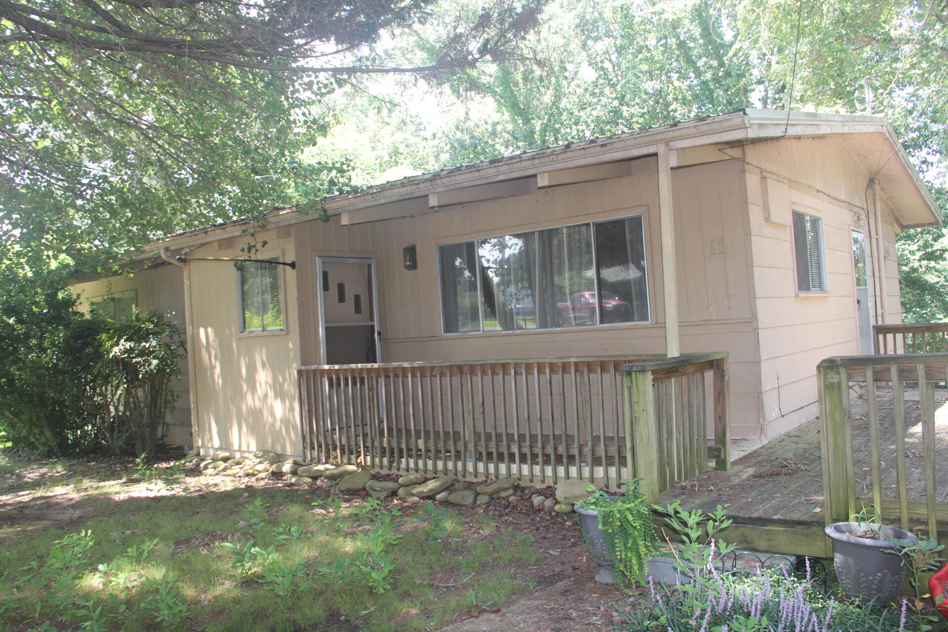 11 Gail Circle Property Photo 1