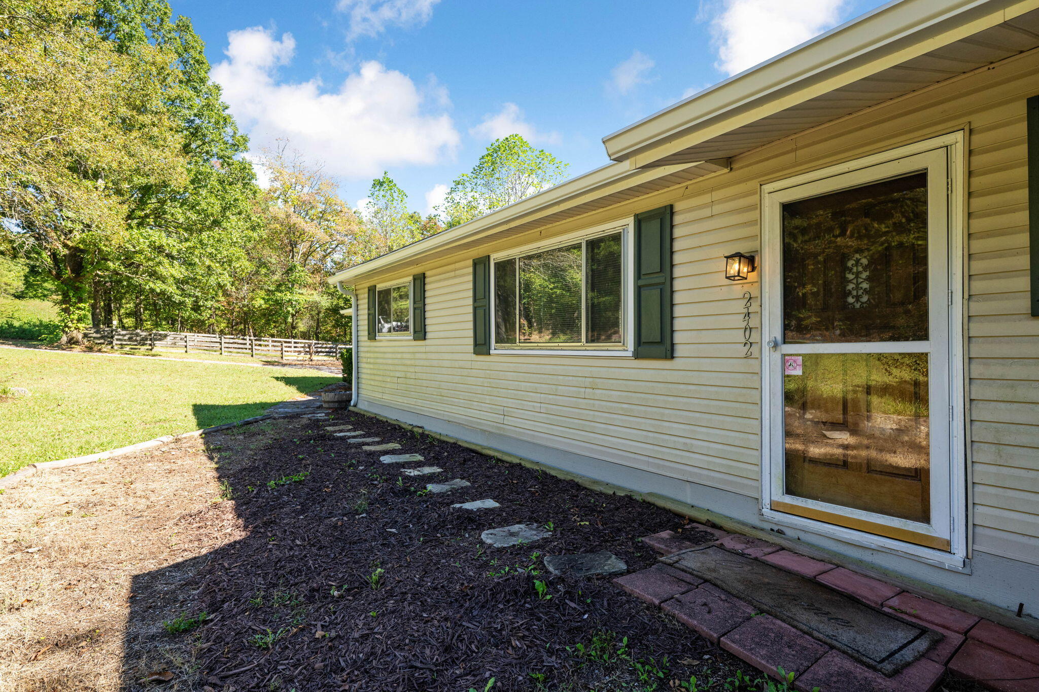 2402 Corral Road Property Photo 4