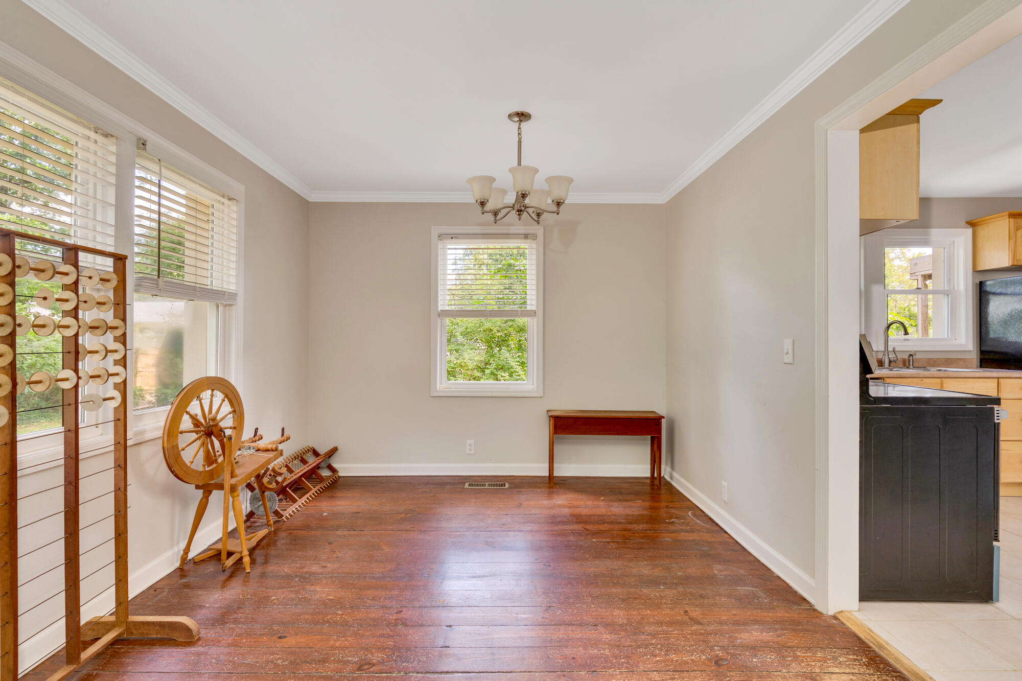 1502 Albion Drive Property Photo 5