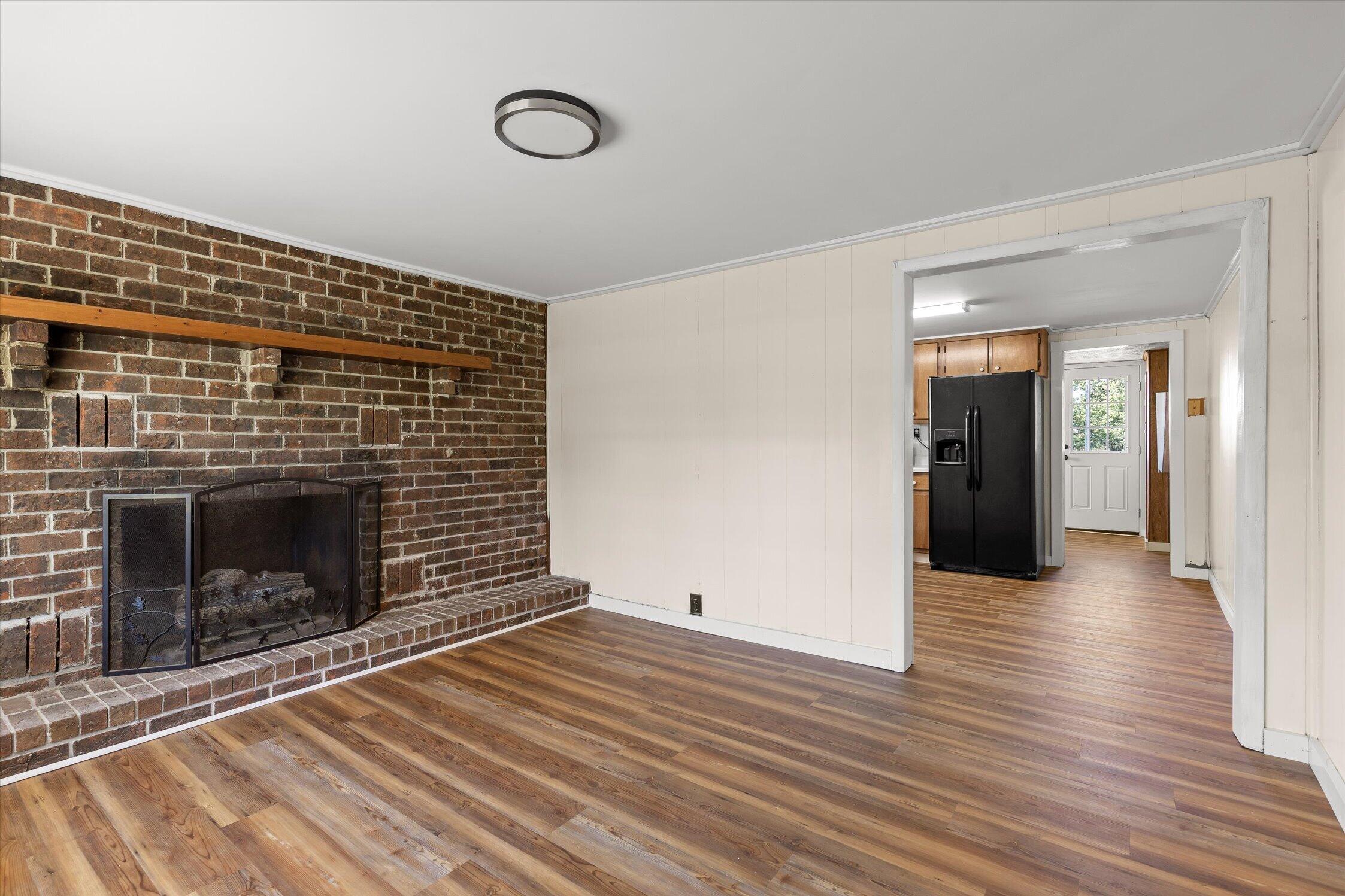 7038 75 Property Photo 4