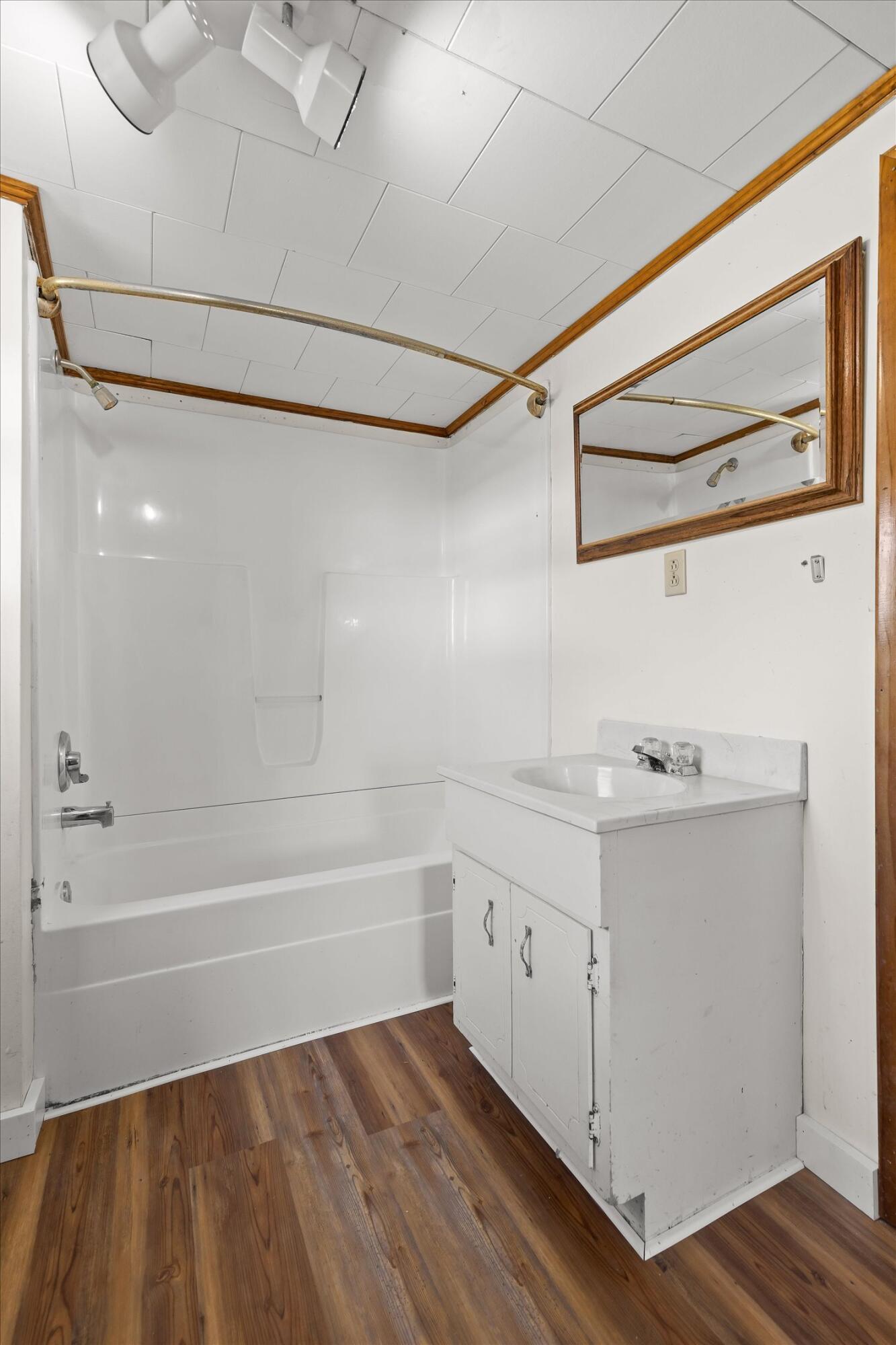 7038 75 Property Photo 9