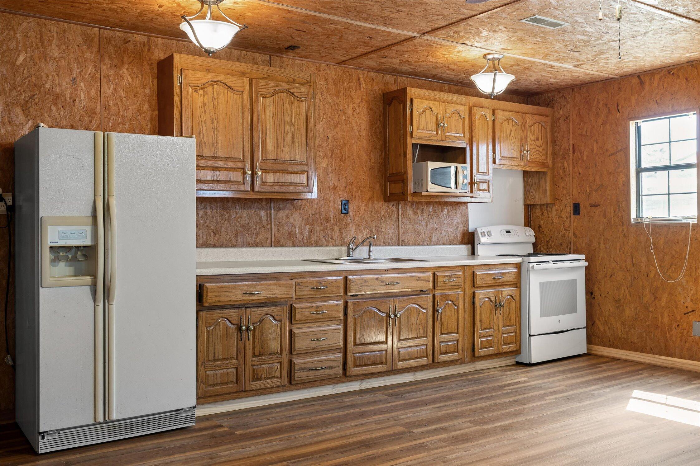 7038 75 Property Photo 21