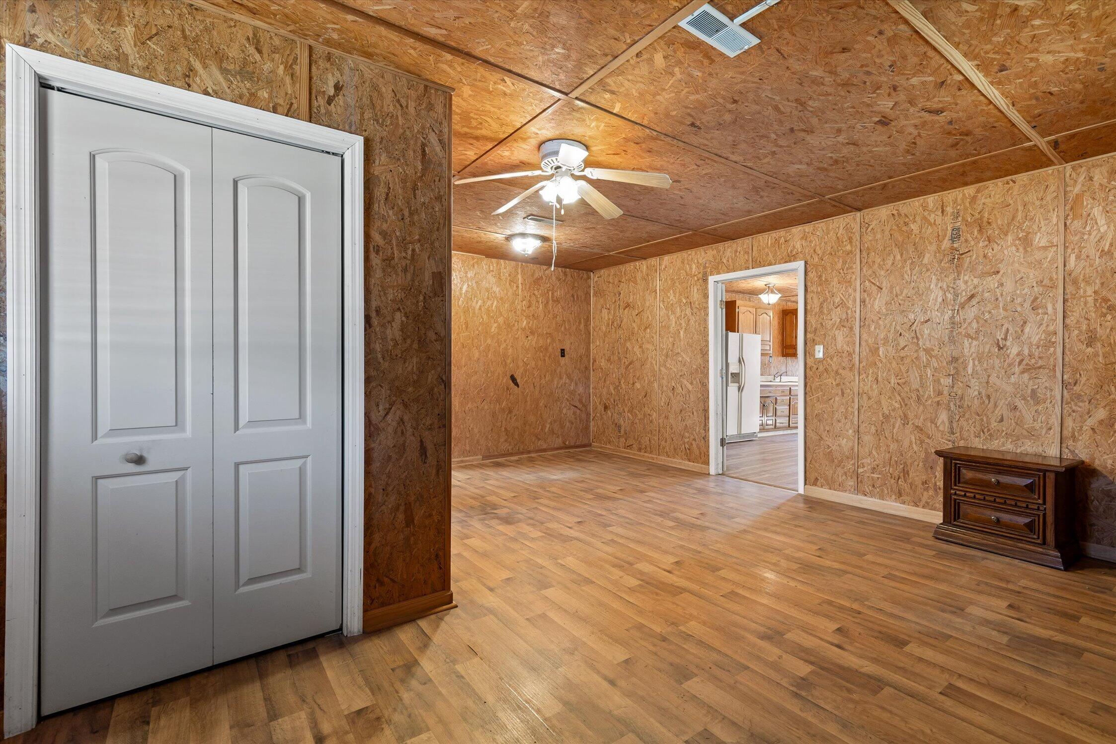 7038 75 Property Photo 23