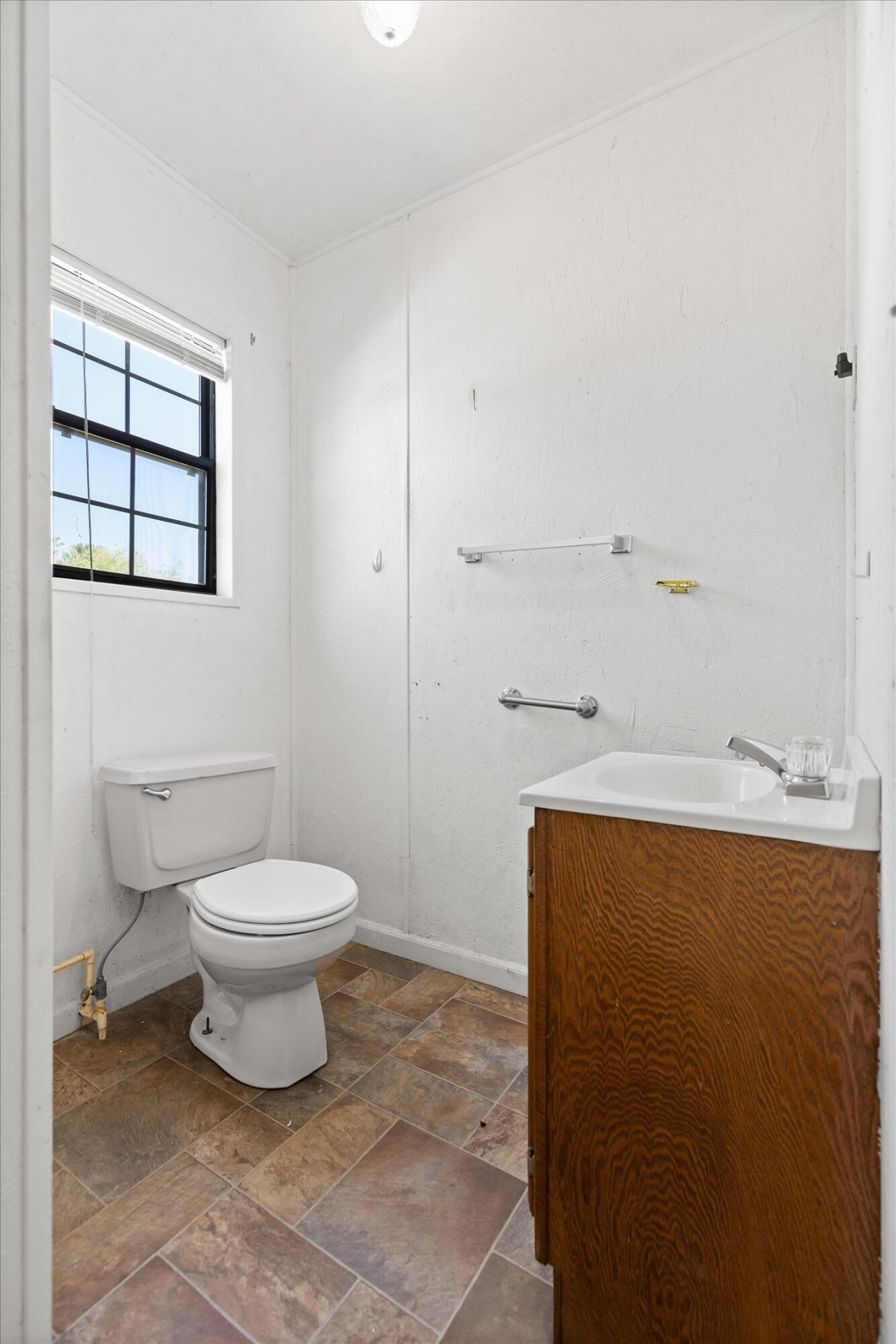 7038 75 Property Photo 27