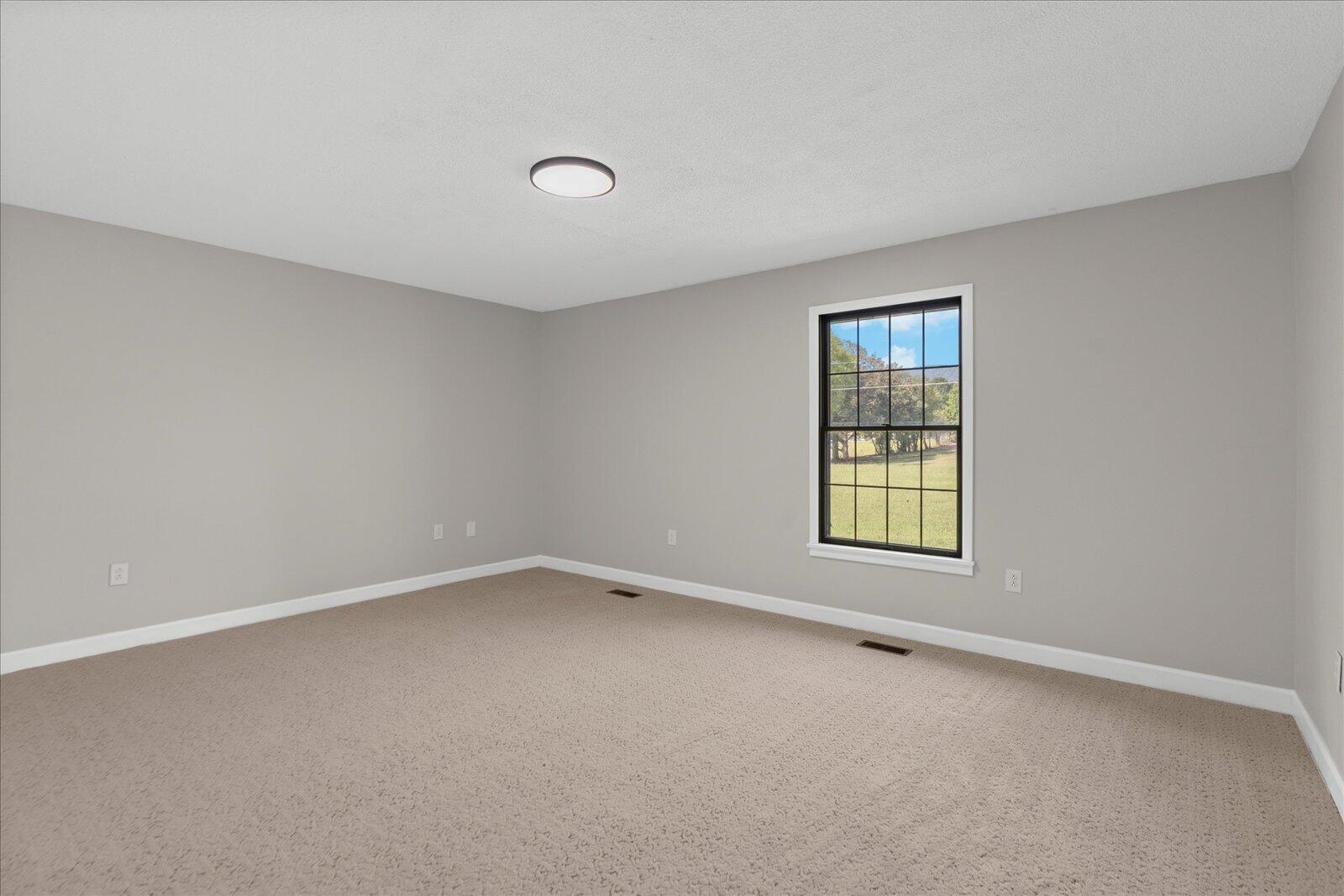 632 Shirley Loop Property Photo 17