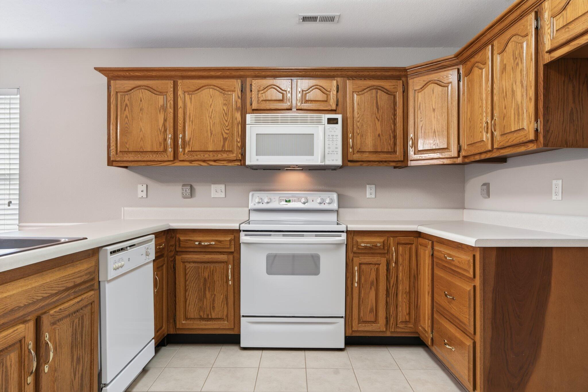 653 Flagstone Drive Property Photo 8