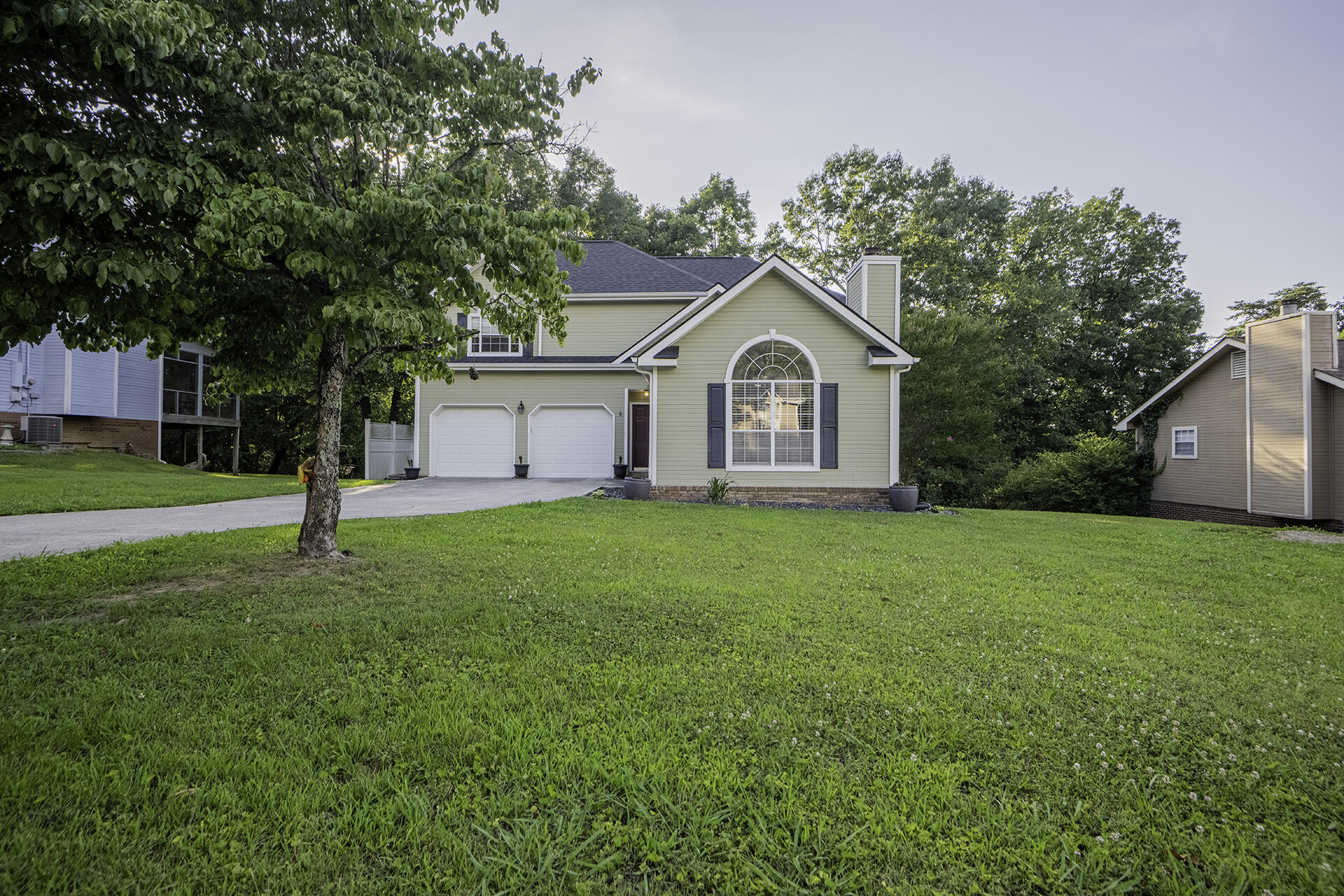 6911 Benwood Drive Property Photo 2