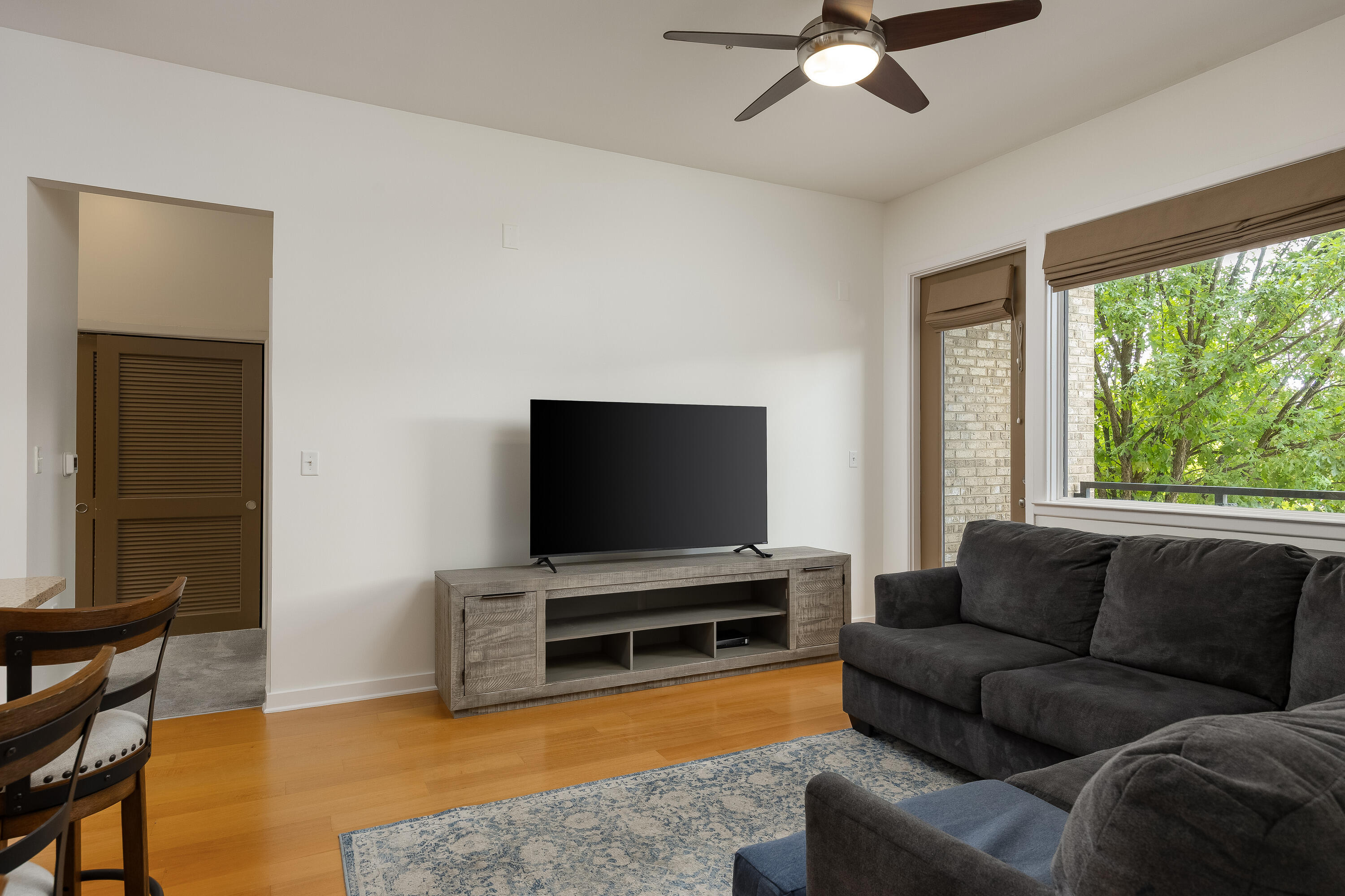 200 Manufacturers Road Property Photo 4