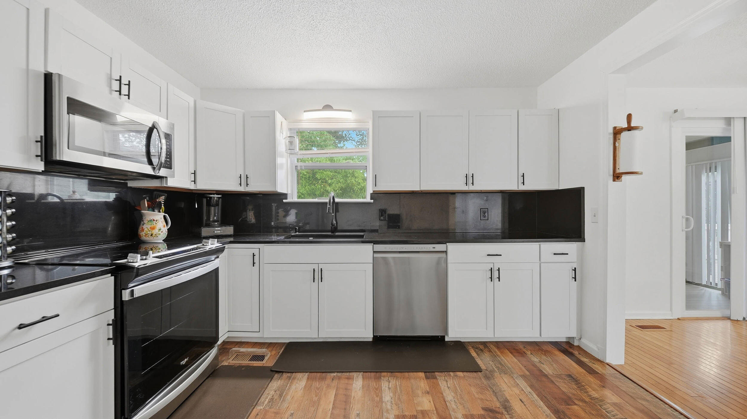 734 Crestridge Drive Property Photo 13