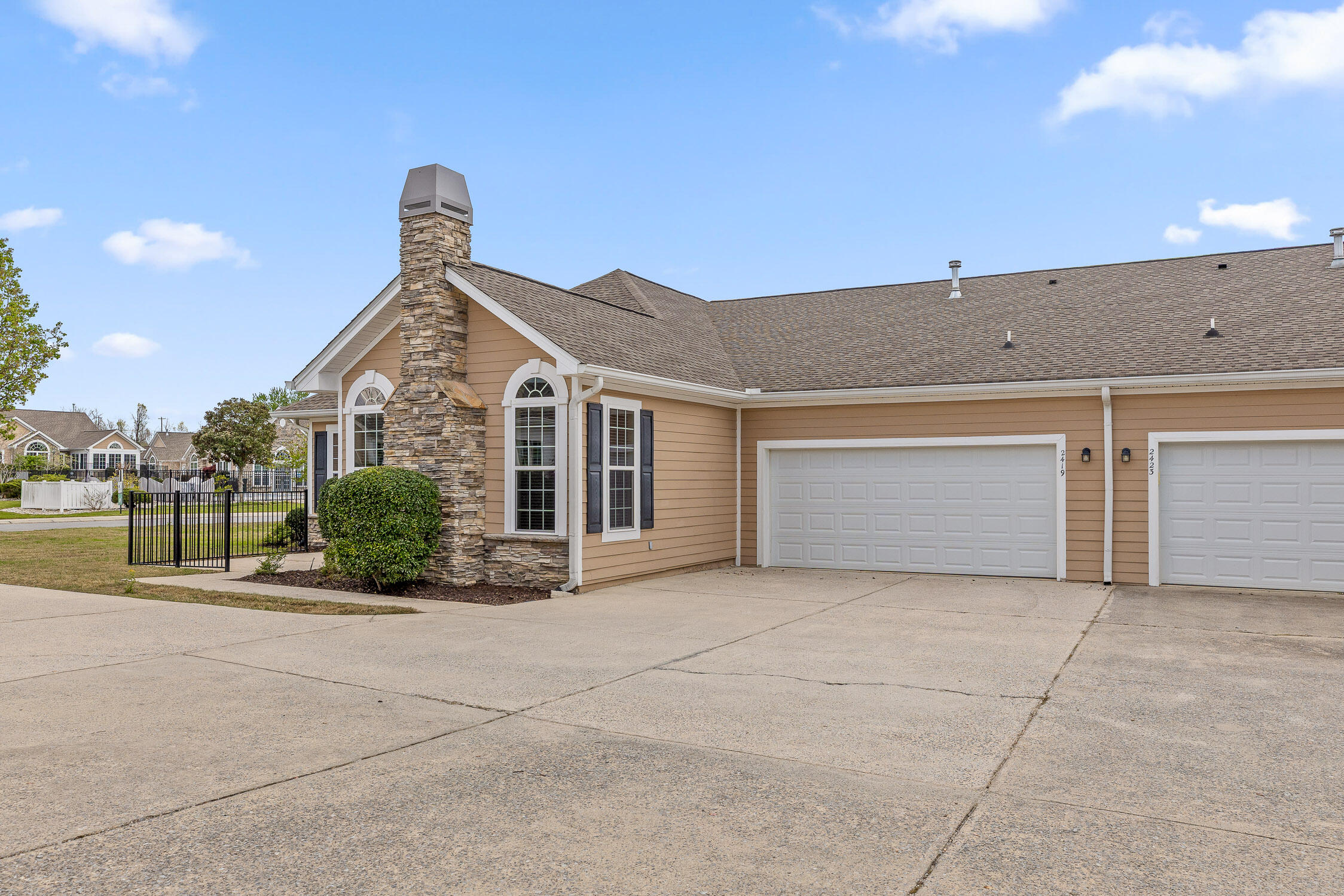 2419 Baskette Way Property Photo 4