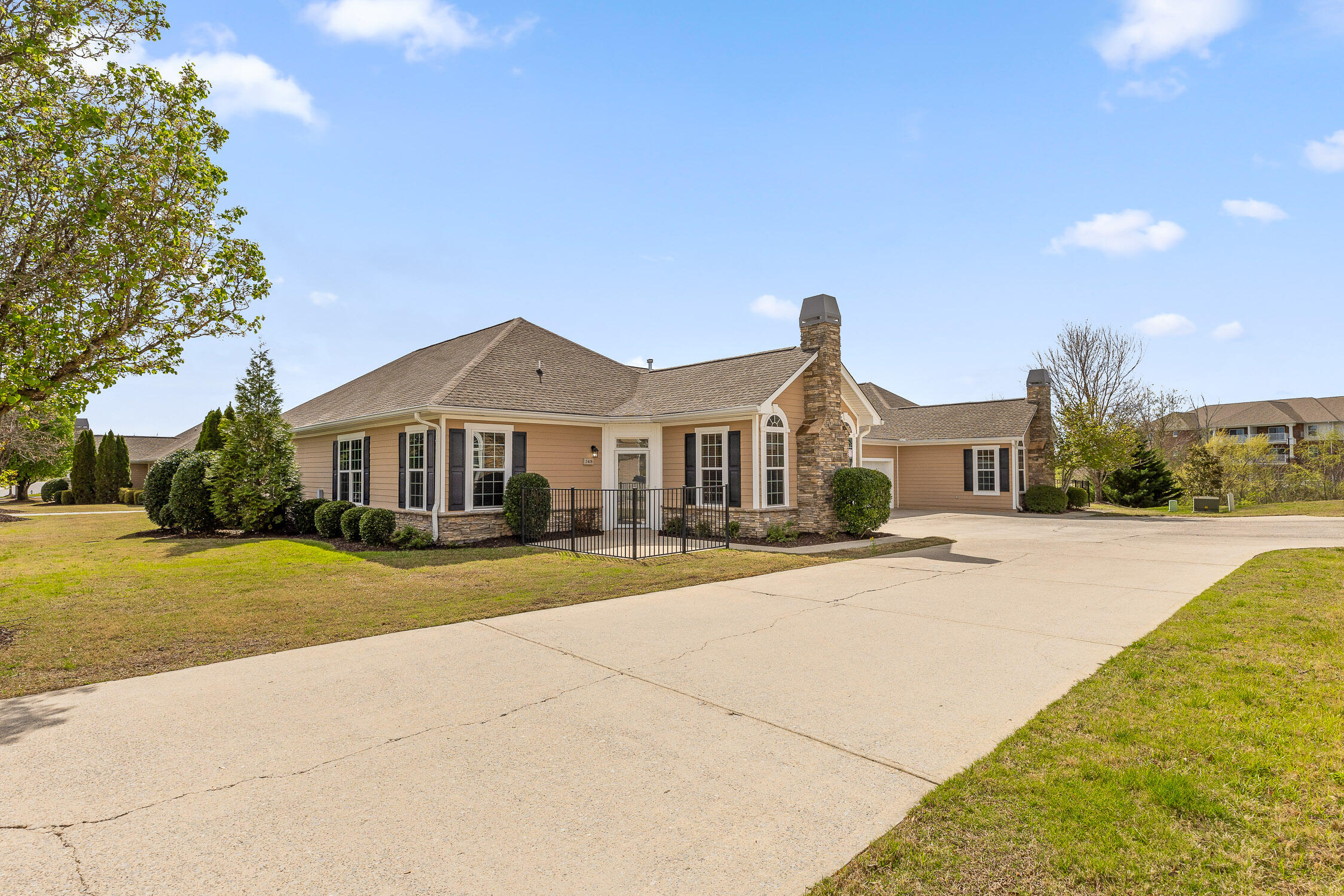 2419 Baskette Way Property Photo 5