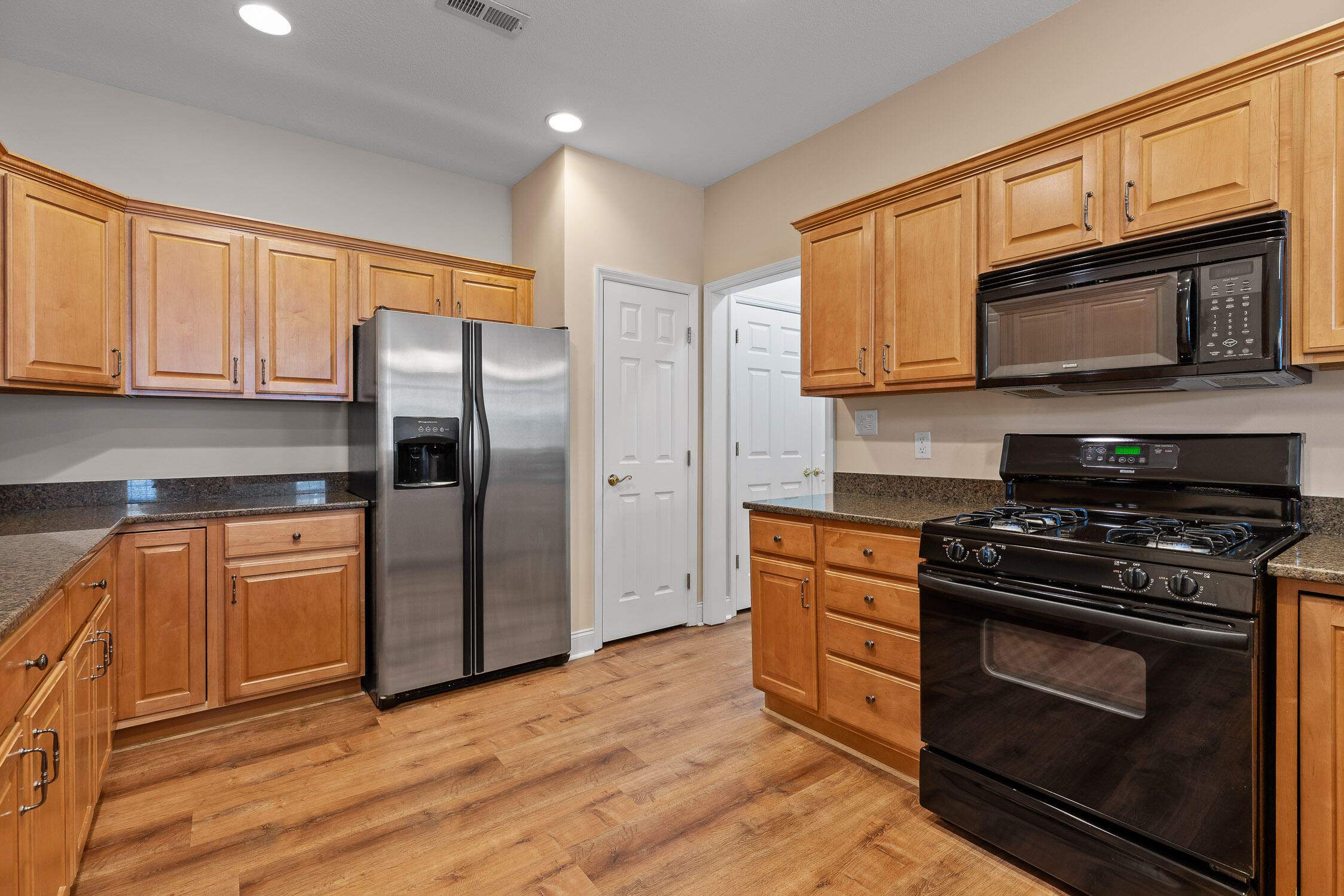 2419 Baskette Way Property Photo 12