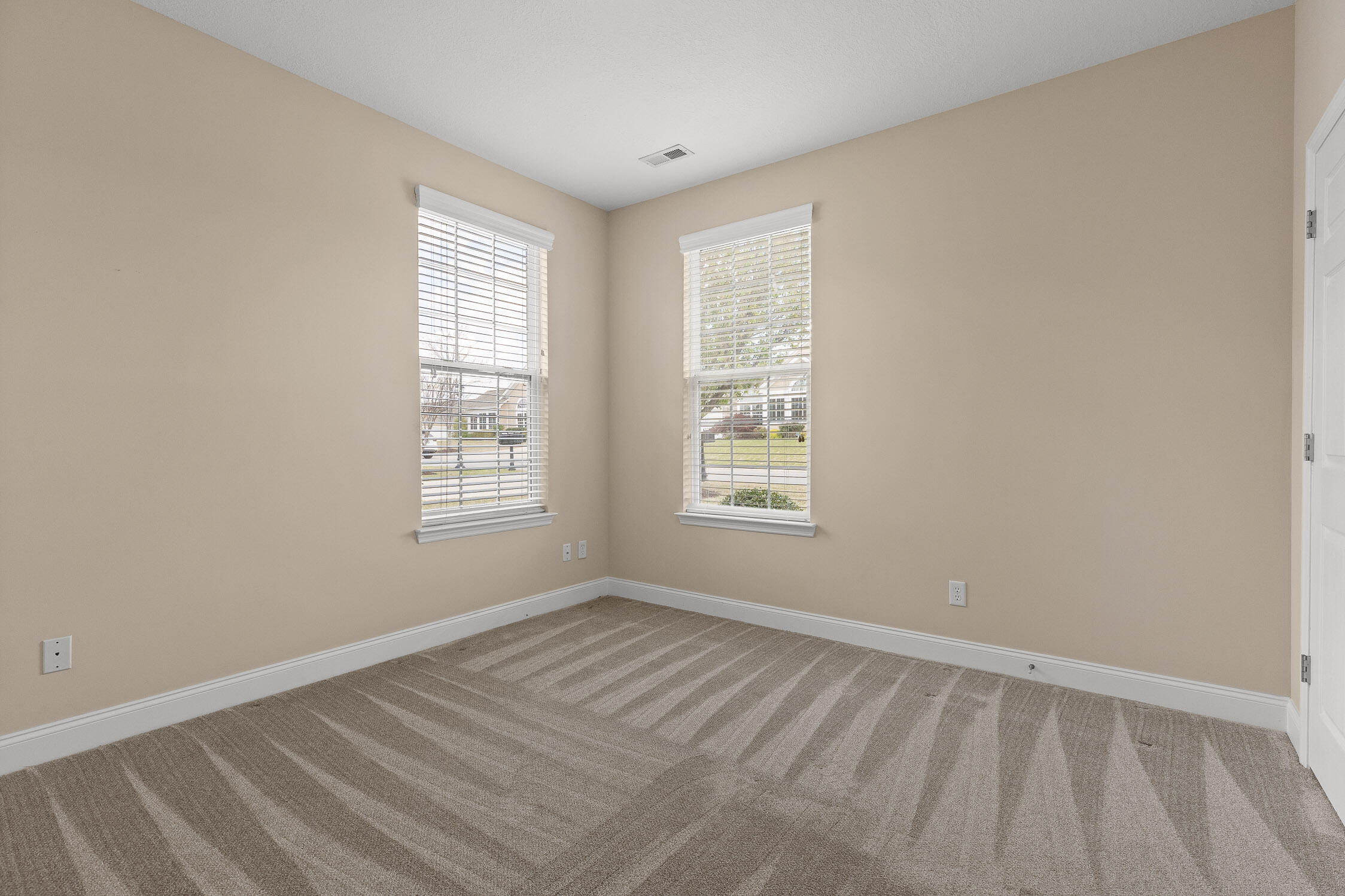 2419 Baskette Way Property Photo 21