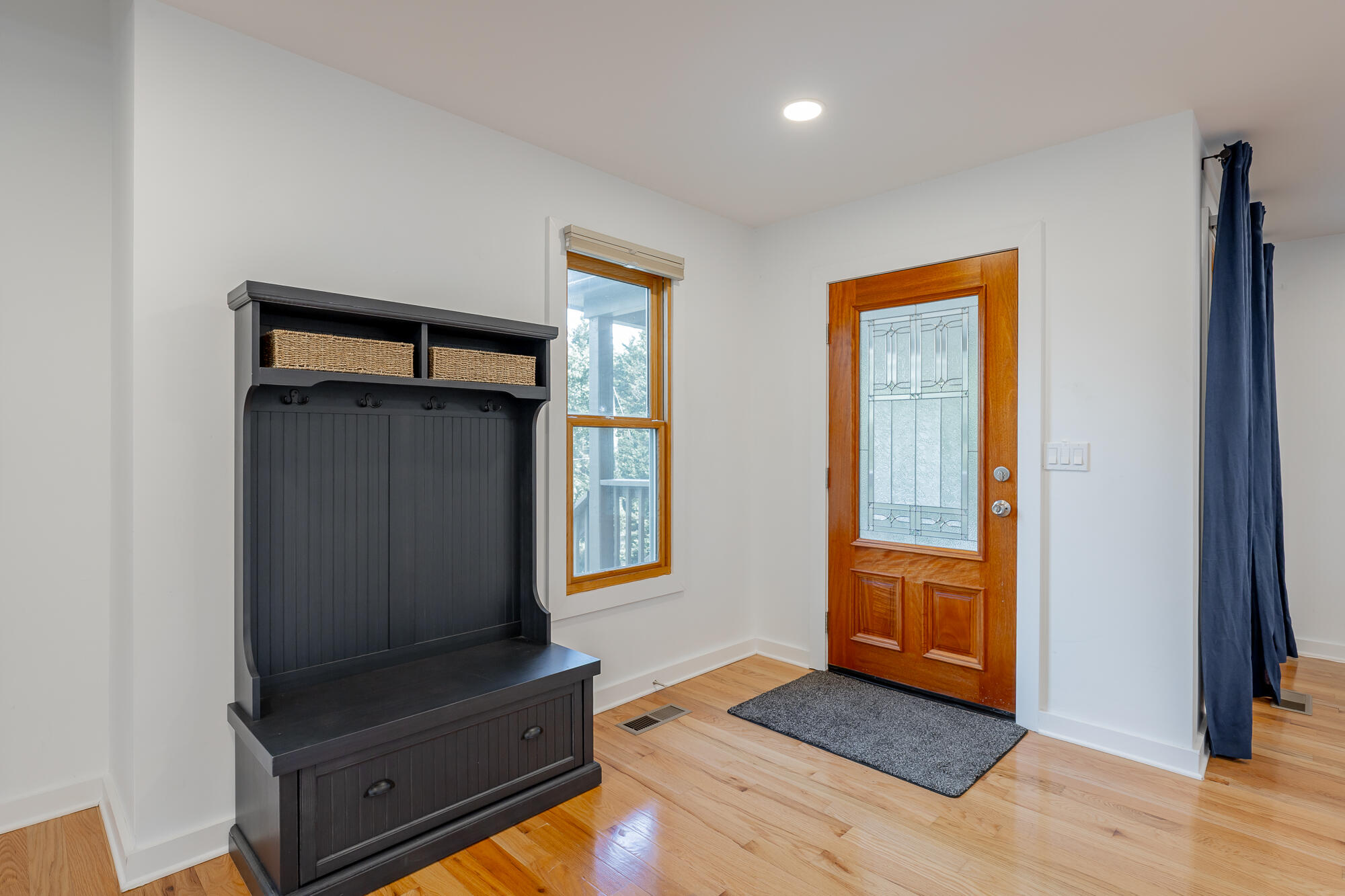 106 Everett Street Property Photo 4