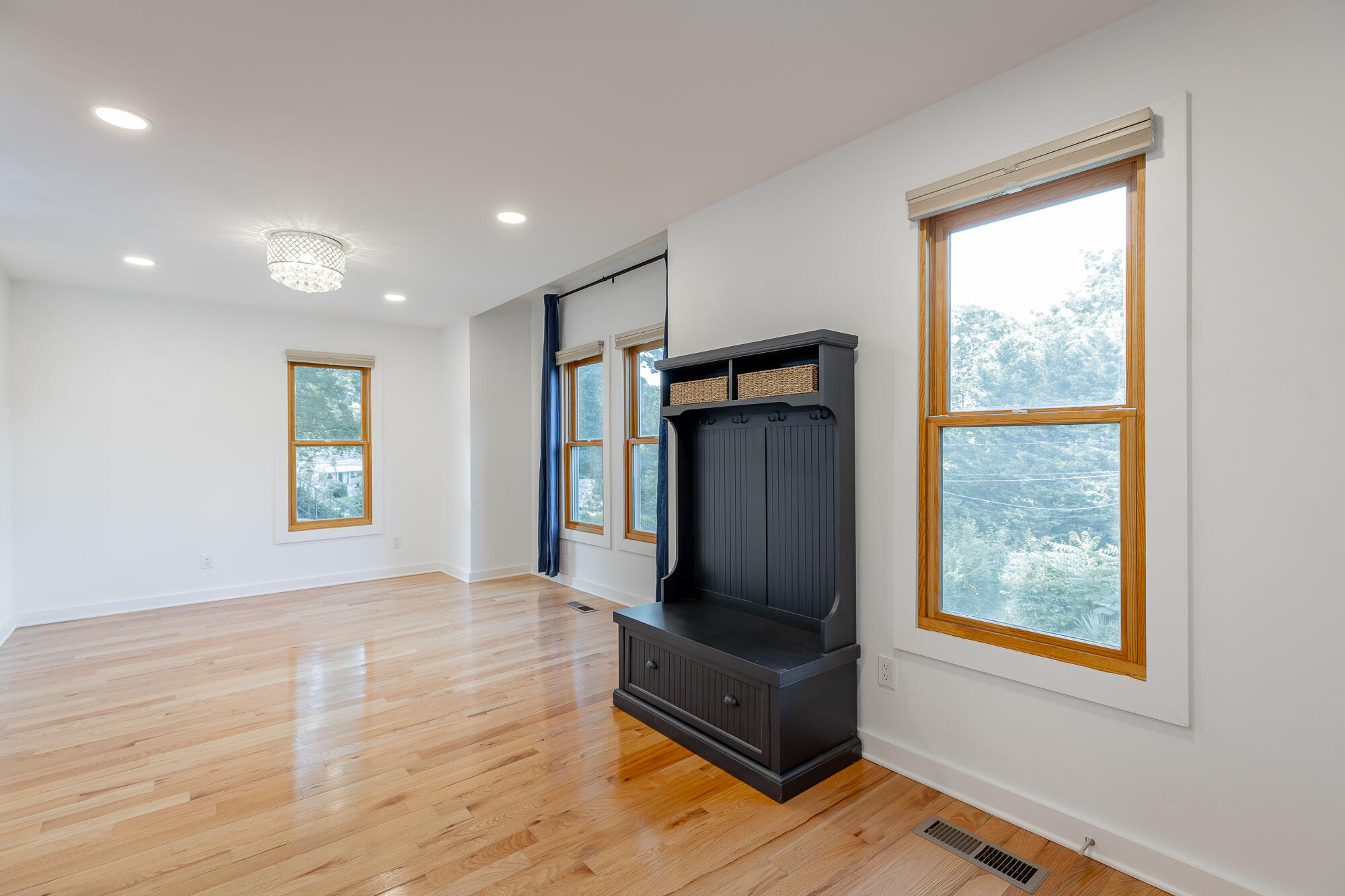 106 Everett Street Property Photo 6
