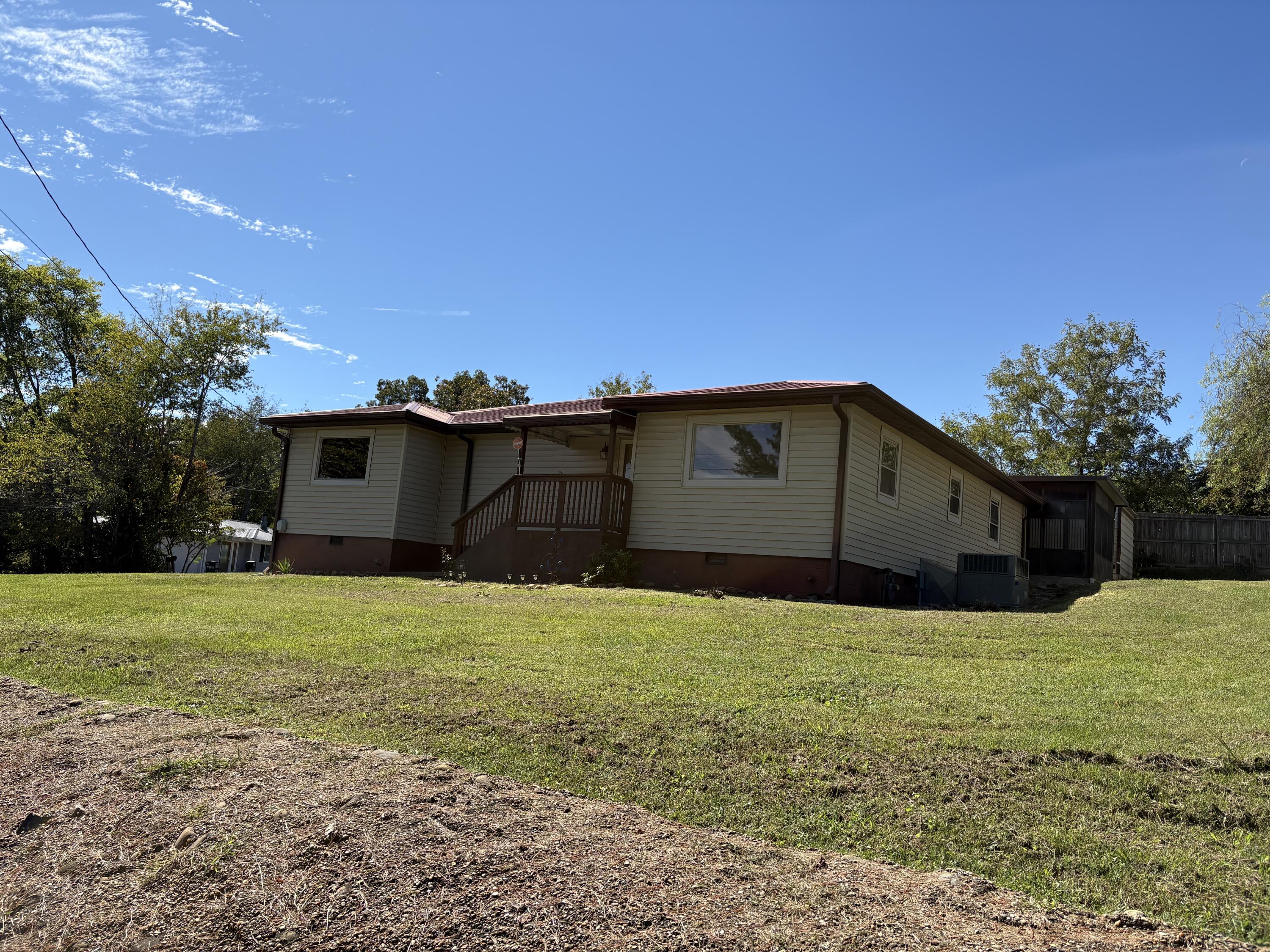 1927 Close Road Property Photo 1