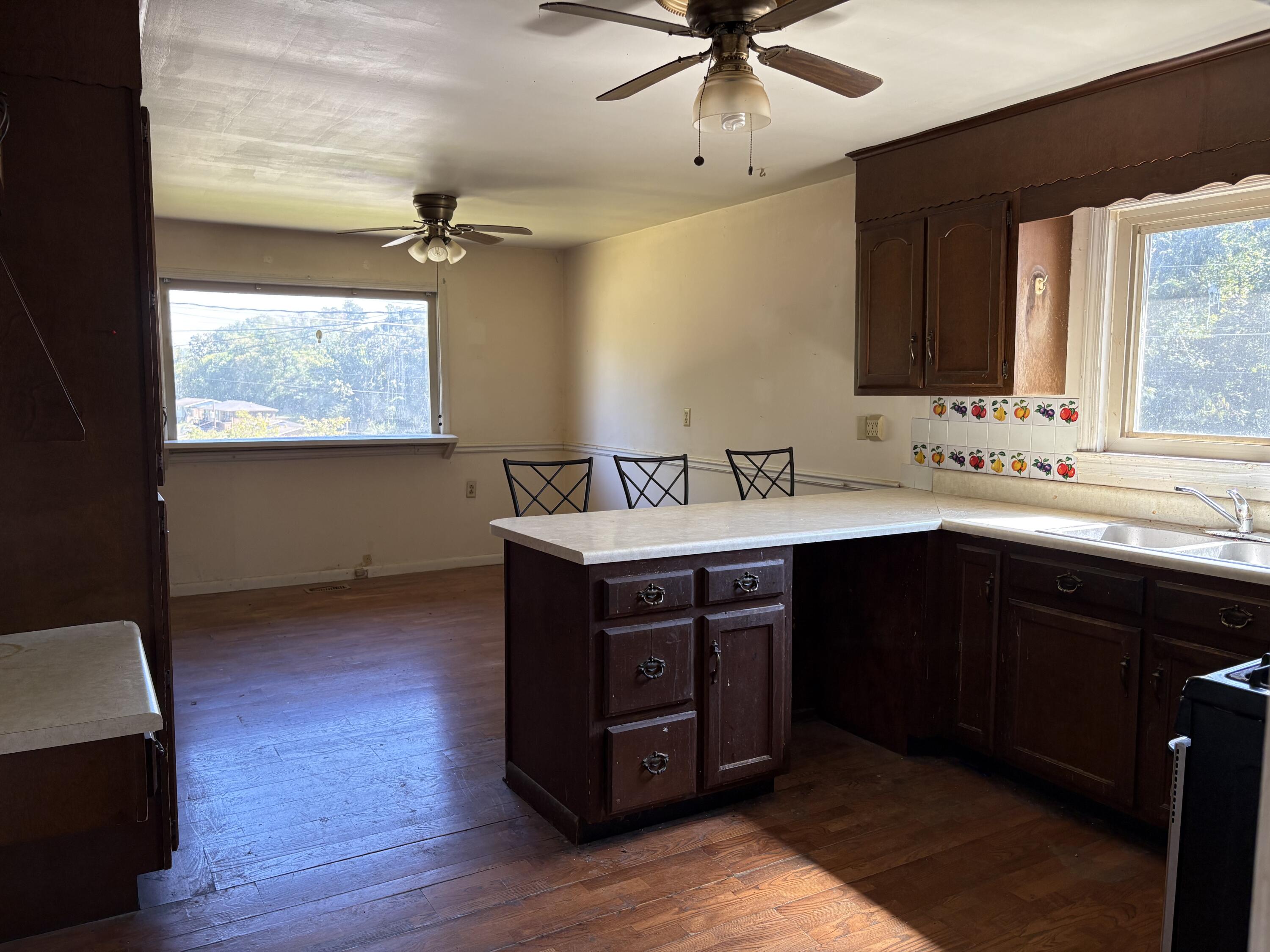 1927 Close Road Property Photo 2