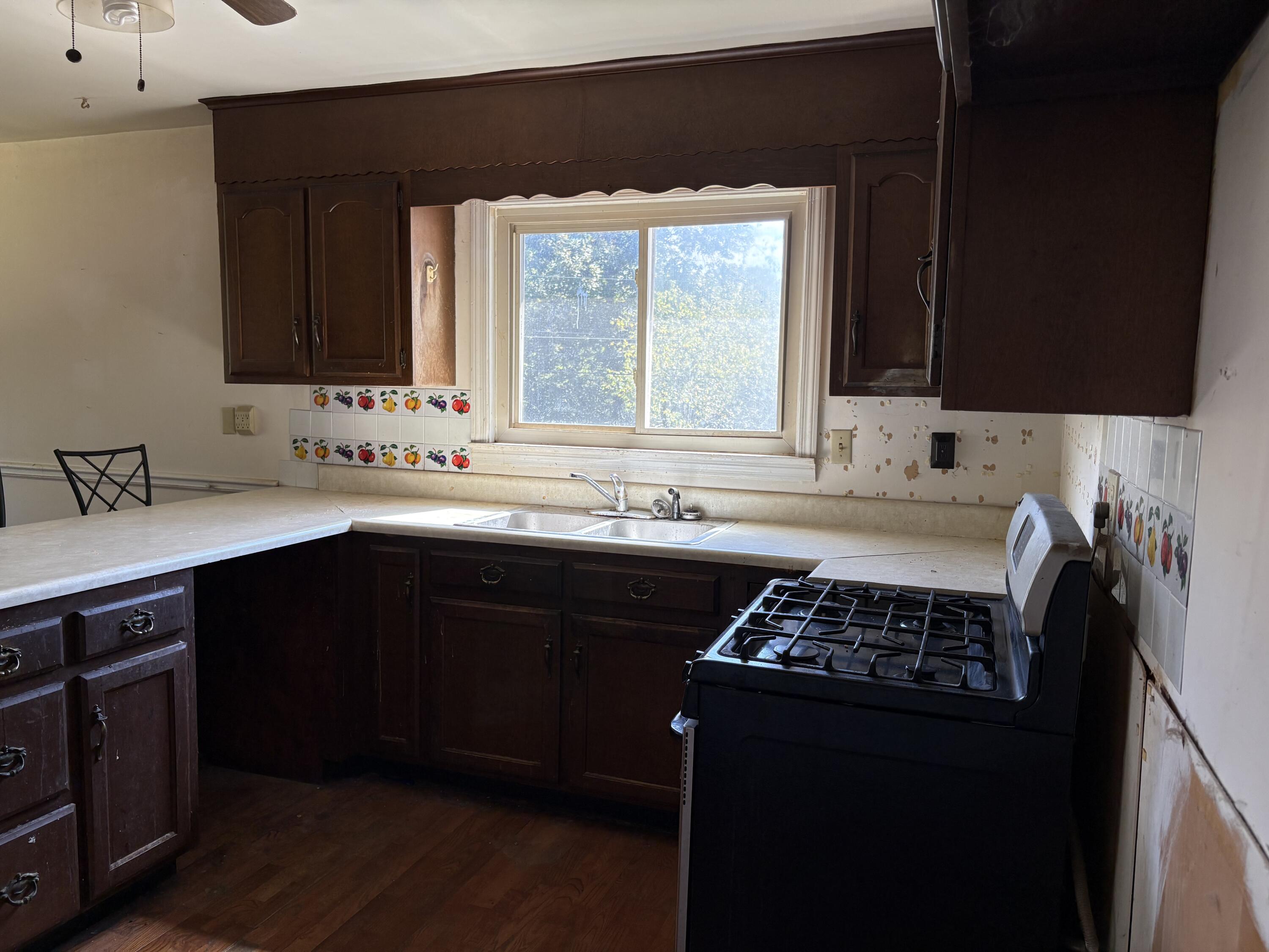 1927 Close Road Property Photo 3