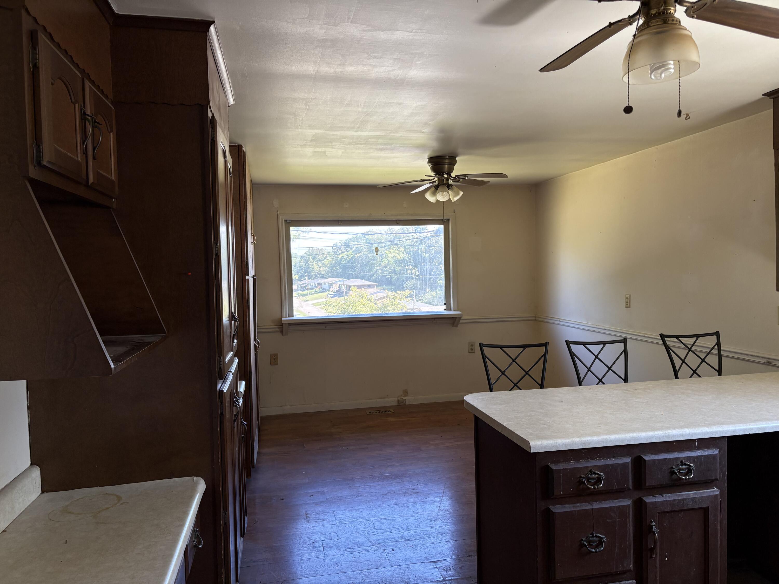 1927 Close Road Property Photo 4