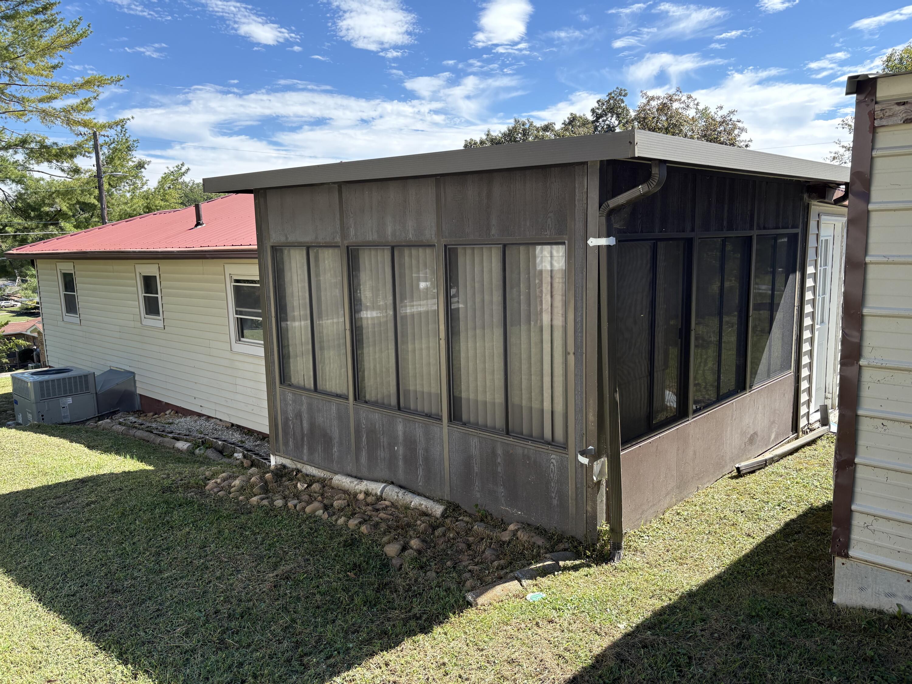 1927 Close Road Property Photo 8